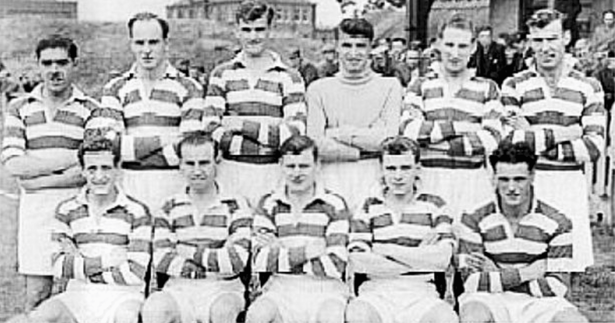 Sean Connery, (2e depuis la droite en bas), dans les ann&eacute;es 50 sous le maillot de Bonyrigg Rose. (DR)