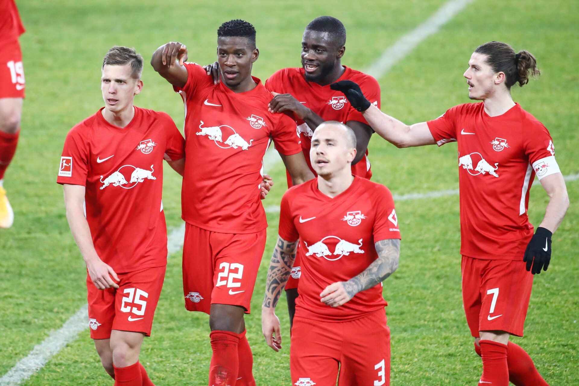Leipzig est mené par ses deux Français en défense : Nordi Mukiélé et Dayot Upamecano (au centre). Dani Olmo (à gauche), Angeliño (au premier plan) et Marcel Sabitzer (à droite) en sont les principales menaces. Photo Icon Sport
