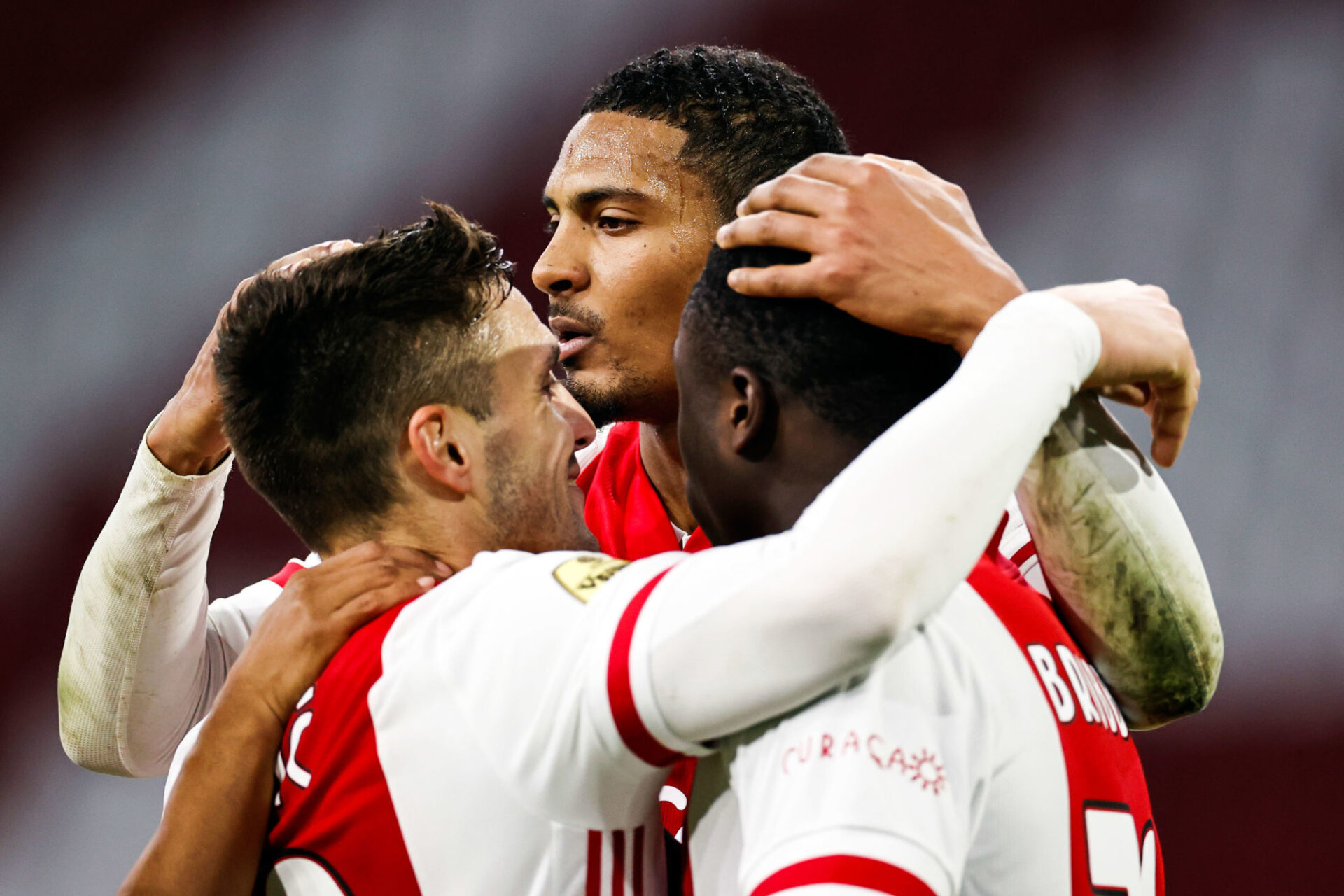 Daley Blind et Dusan Tadic n'en reviennent pas. Photo Icon Sport