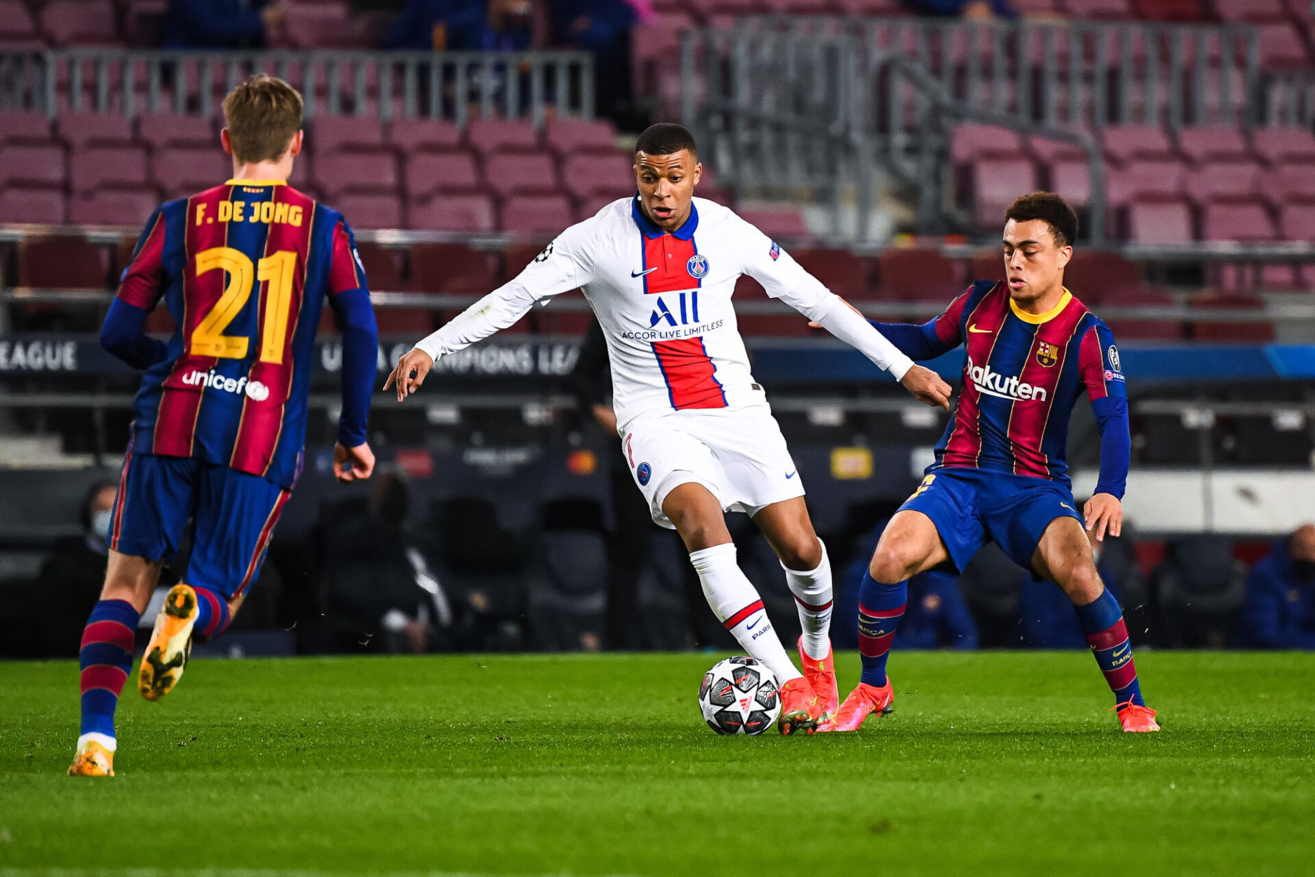 Kylian Mbapp&eacute; face au FC Barcelone (Icon Sport)