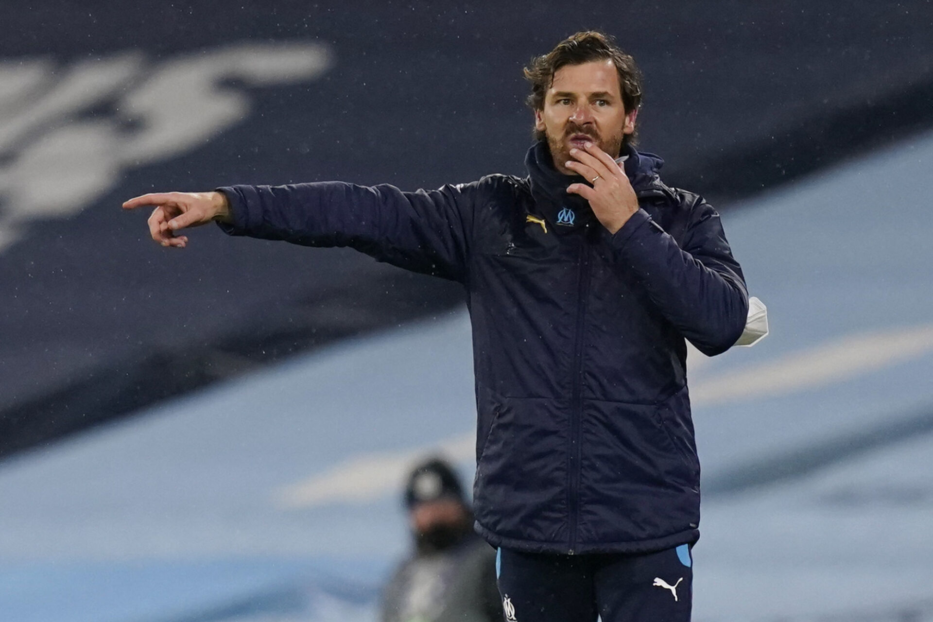 Andr&eacute; Villas distribue ses consignes. &copy; Andrew Yates/Sportimage/Cal Sport Media / Icon Sport
