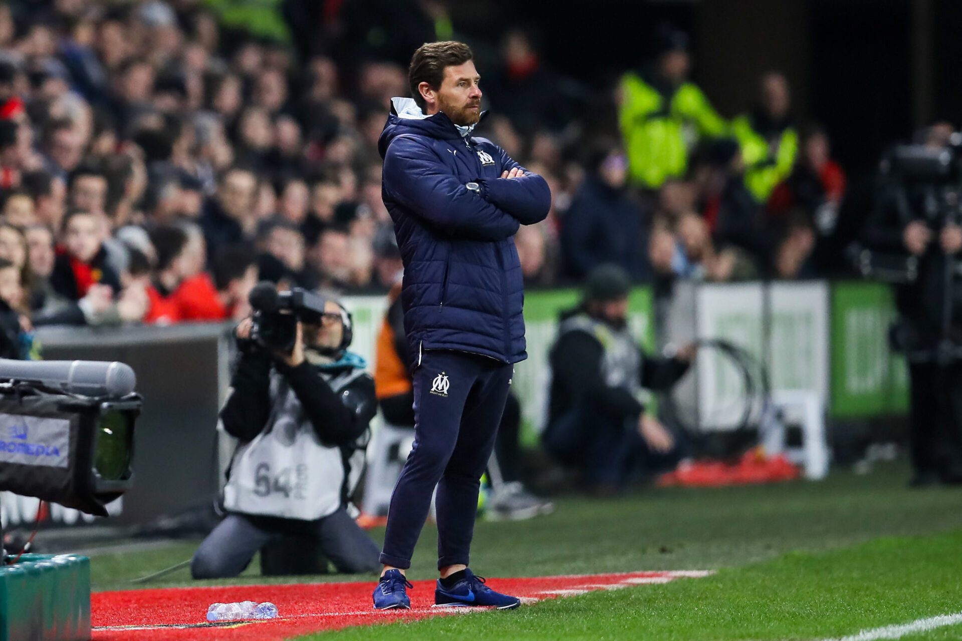 Andr&eacute; Villas distribue ses consignes. &copy; Andrew Yates/Sportimage/Cal Sport Media / Icon Sport