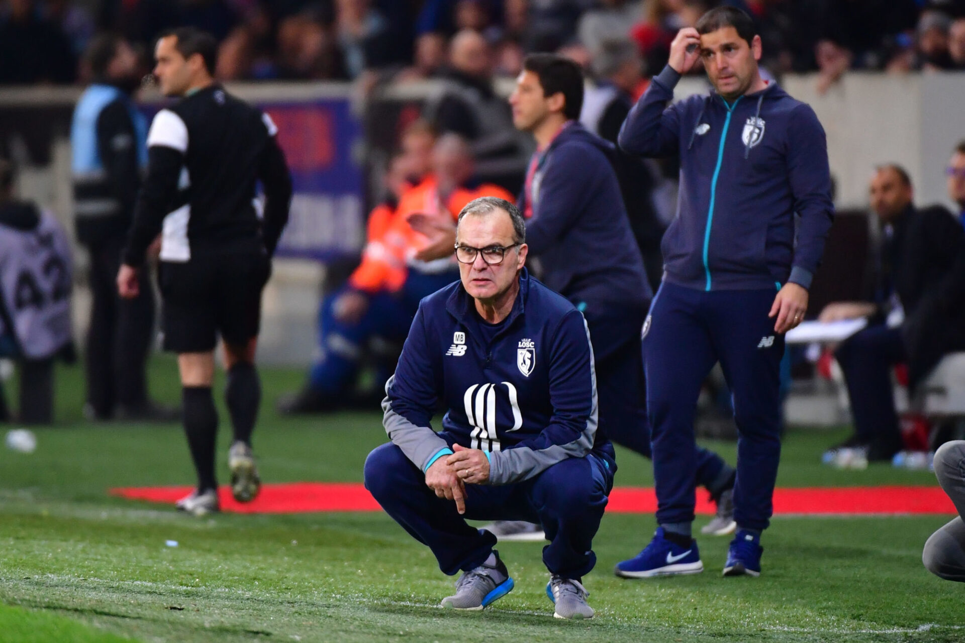 Marcelo Bielsa et sa marque de fabrique : sa posture accroupie. Photo Dave Winter/Icon Sport