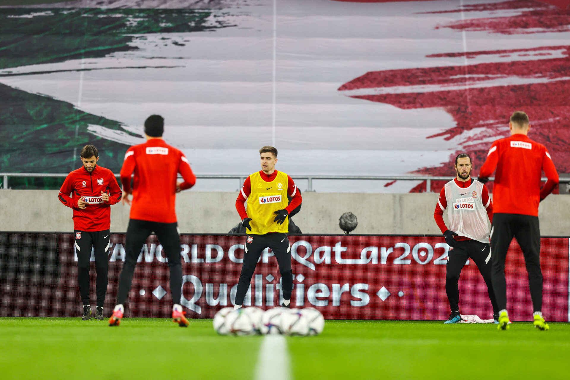 Avant le match contre Gibraltar, l'international norv&eacute;gien Tokmac Nguen porte un T-Shirt avec le message "Respect, sur et en dehors du terrain". Icon Sport