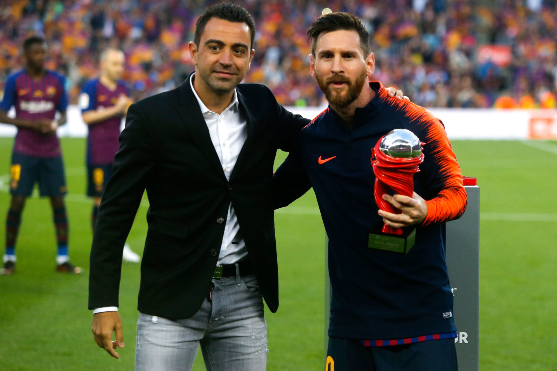 Une banderole affichant Xavi et Lionel Messi unis sous le nombre de 767 matchs. Icon Sport Une banderole affichant Xavi et Lionel Messi unis sous le nombre de 767 matchs. Icon Sport
