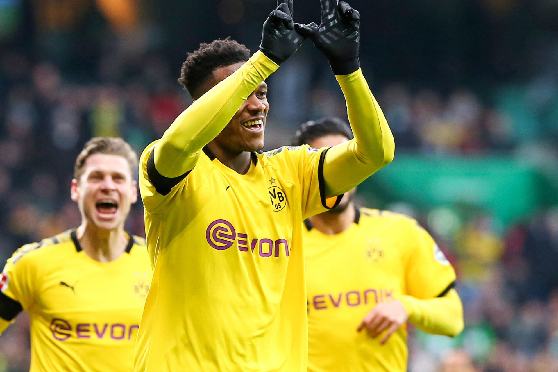 Erling Haaland, Jude Bellingham et Youssoufa Moukoko, la jeunesse triomphante du Borussia Dortmund. Icon Sport. Erling Haaland, Jude Bellingham et Youssoufa Moukoko, la jeunesse triomphante du Borussia Dortmund. Icon Sport.
