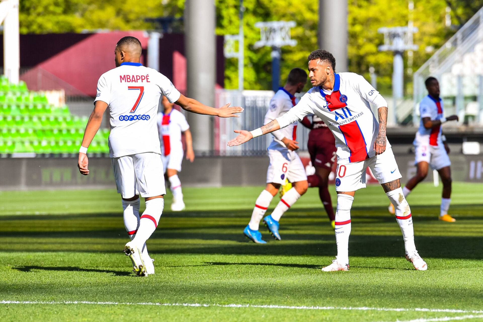 Kylian Mbapp&eacute; et Neymar lors de la rencontre (iconsport)