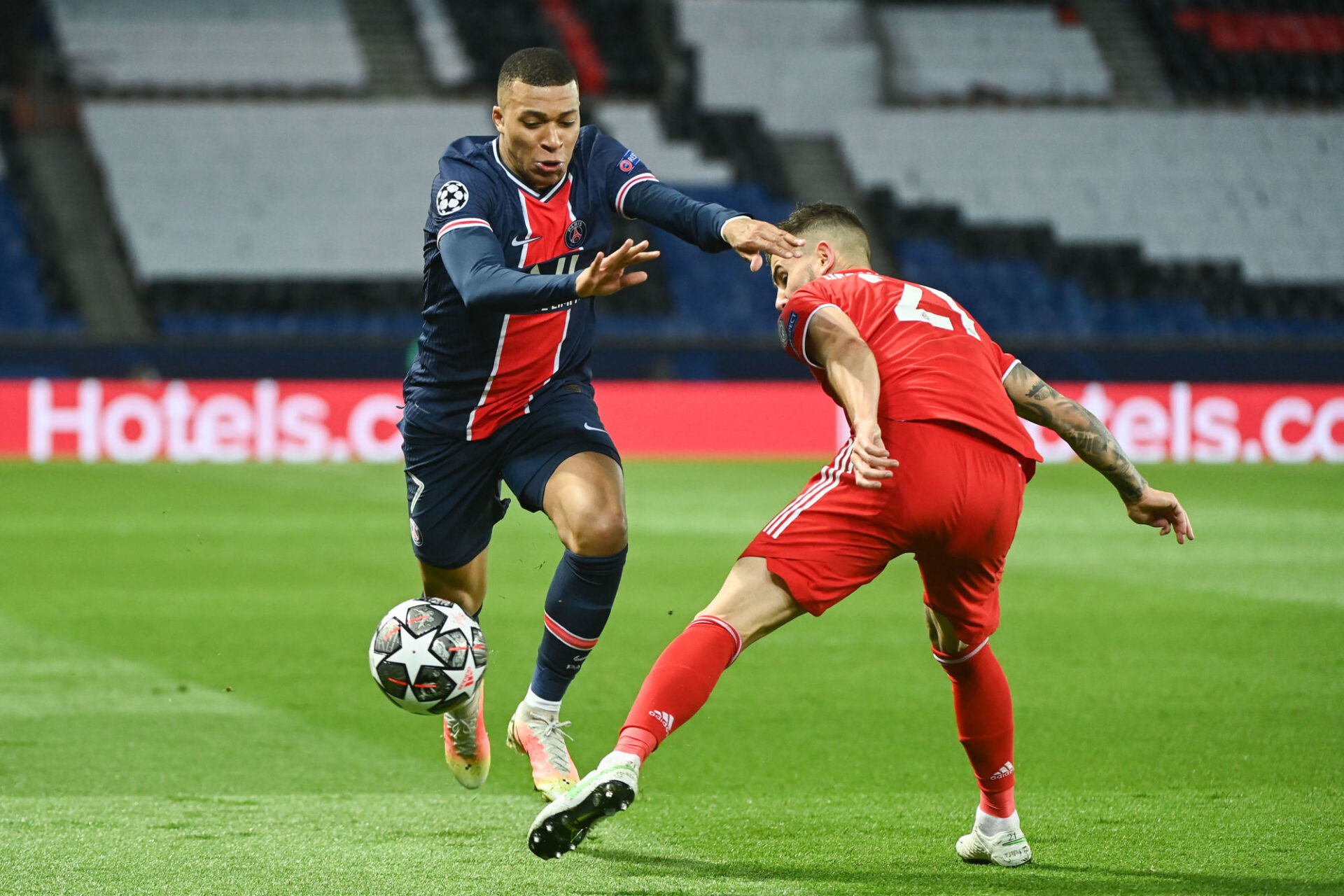 Presnel Kimpembe face &agrave; Thomas M&uuml;ller contre le Bayern. Icon Sport