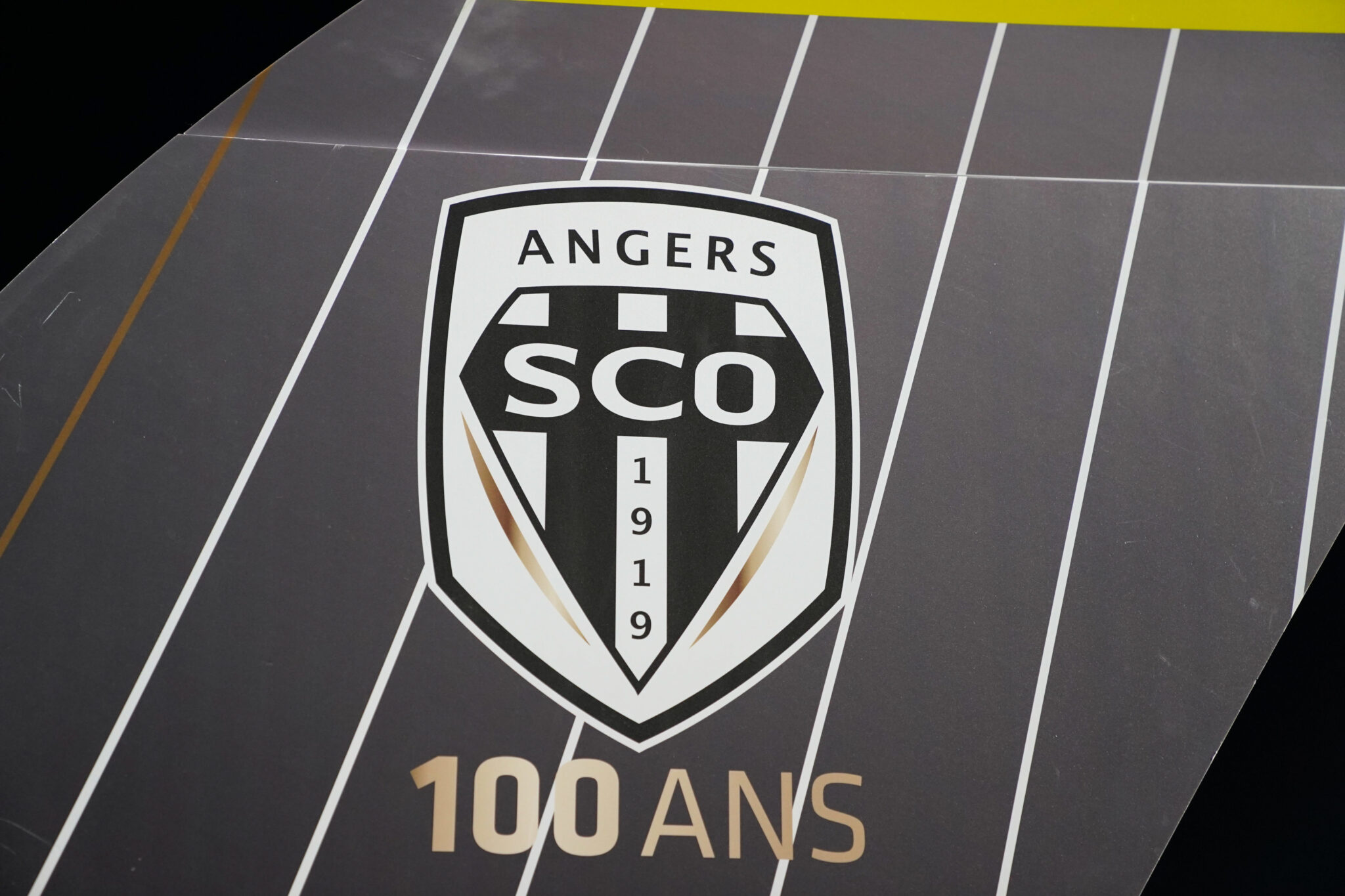 Angers et le Paris FC interdits de transferts lors du prochain mercato