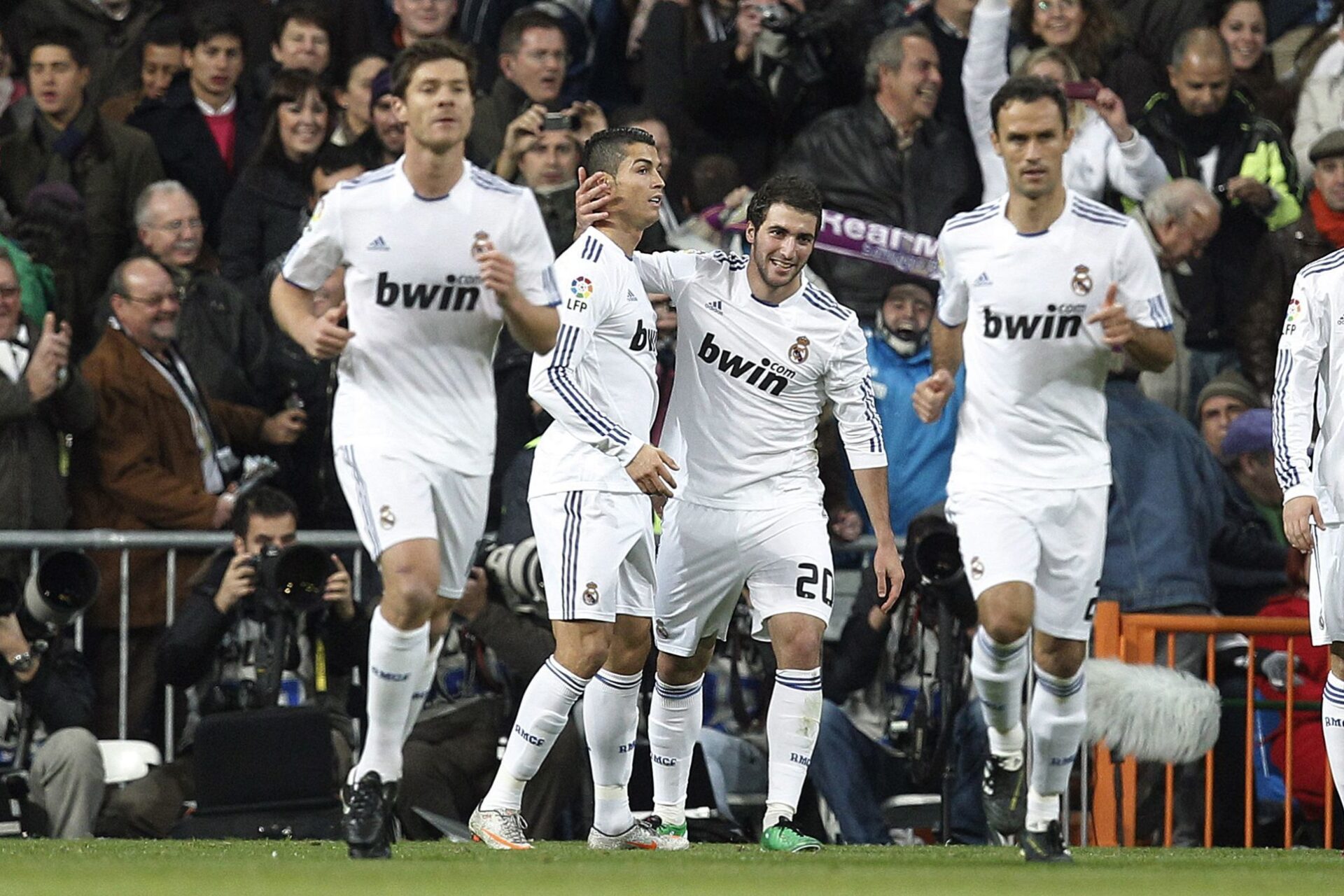 Gonzalo Higua&iacute;n (&agrave; gauche) et Cristiano Ronaldo en 2011 au Real Madrid / Icon Sport