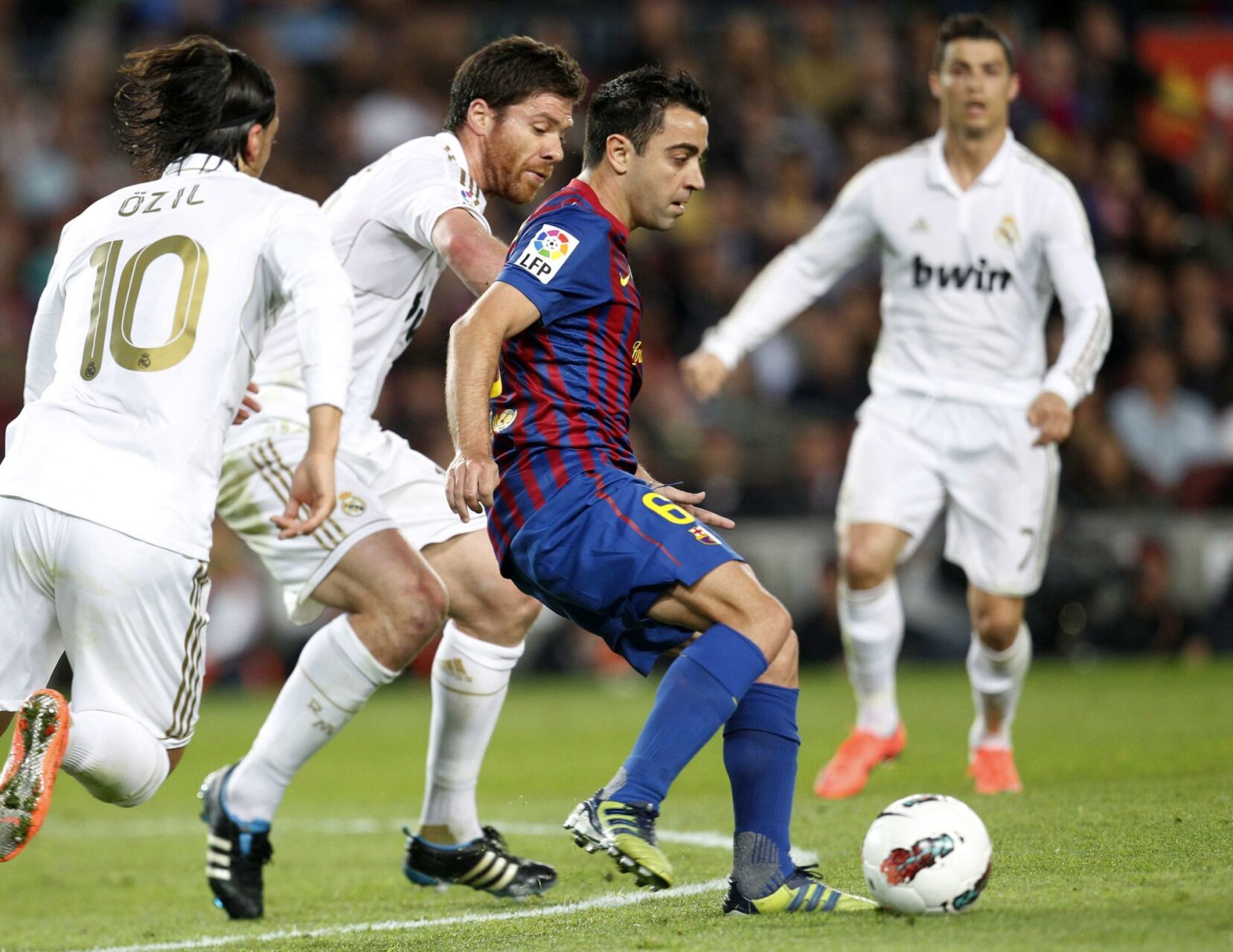 Xavi du terrain au banc de touche à Barcelone ? (Photo : IconSport)