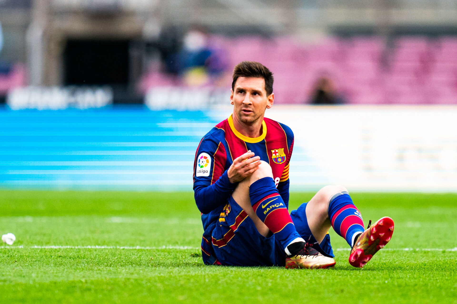 Lionel Messi aurait accept&eacute; de diviser son salaire de moiti&eacute; pour rester au Bar&ccedil;a. Icon Sprt