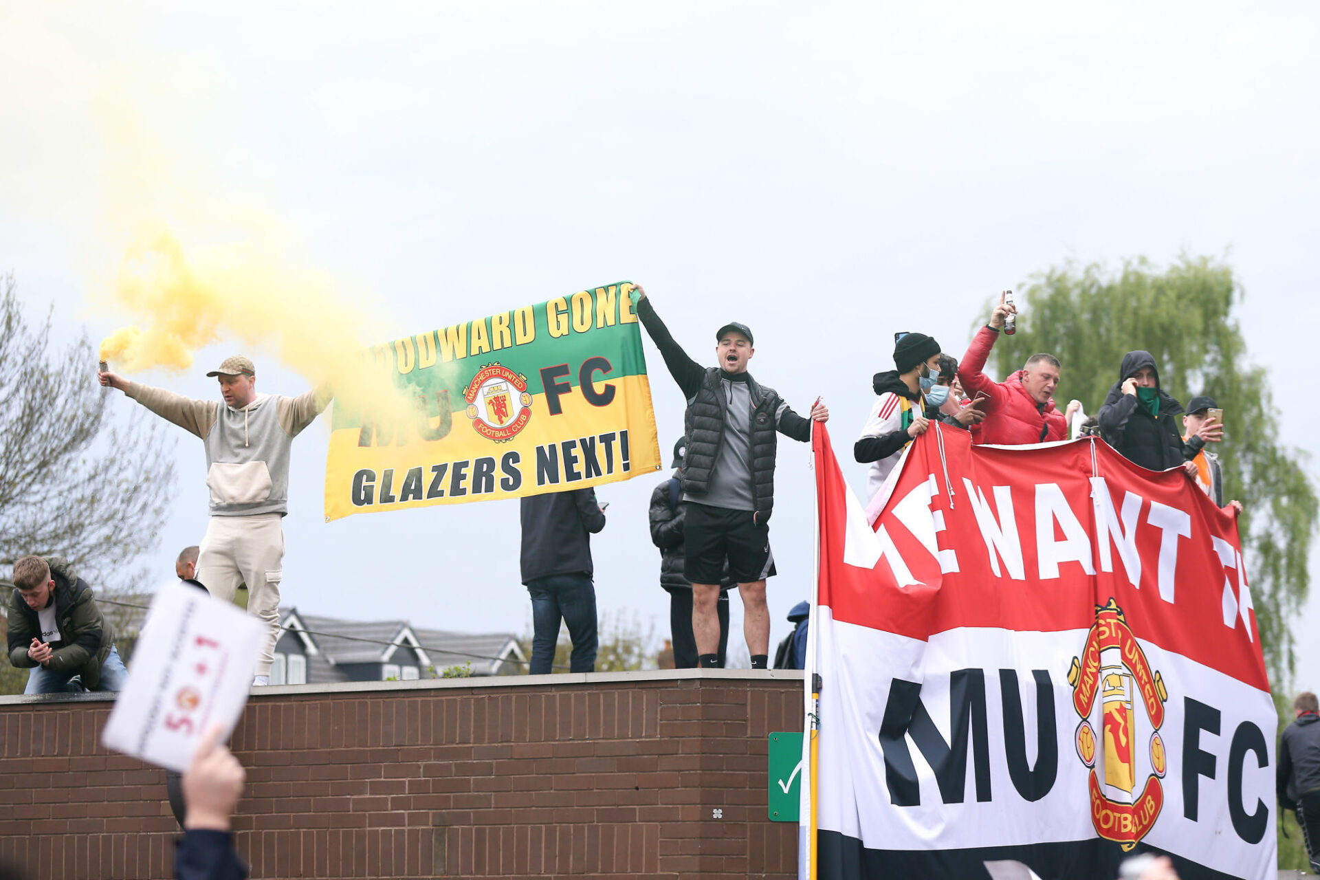 Des supporters de Manchester United sont parvenus à entrer dans l'enceinte d'Old Trafford ce dimanche 1er mai avant le match contre Liverpool. Icon Sport