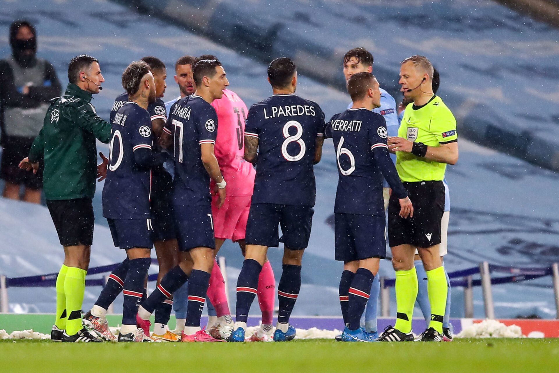 Marco Verratti et Ander Herrera ont accus&eacute; M. Kuipers d'avoir utilis&eacute; un langage insultant envers Verratti lui-m&ecirc;me et Leandro Paredes. Icon Sport