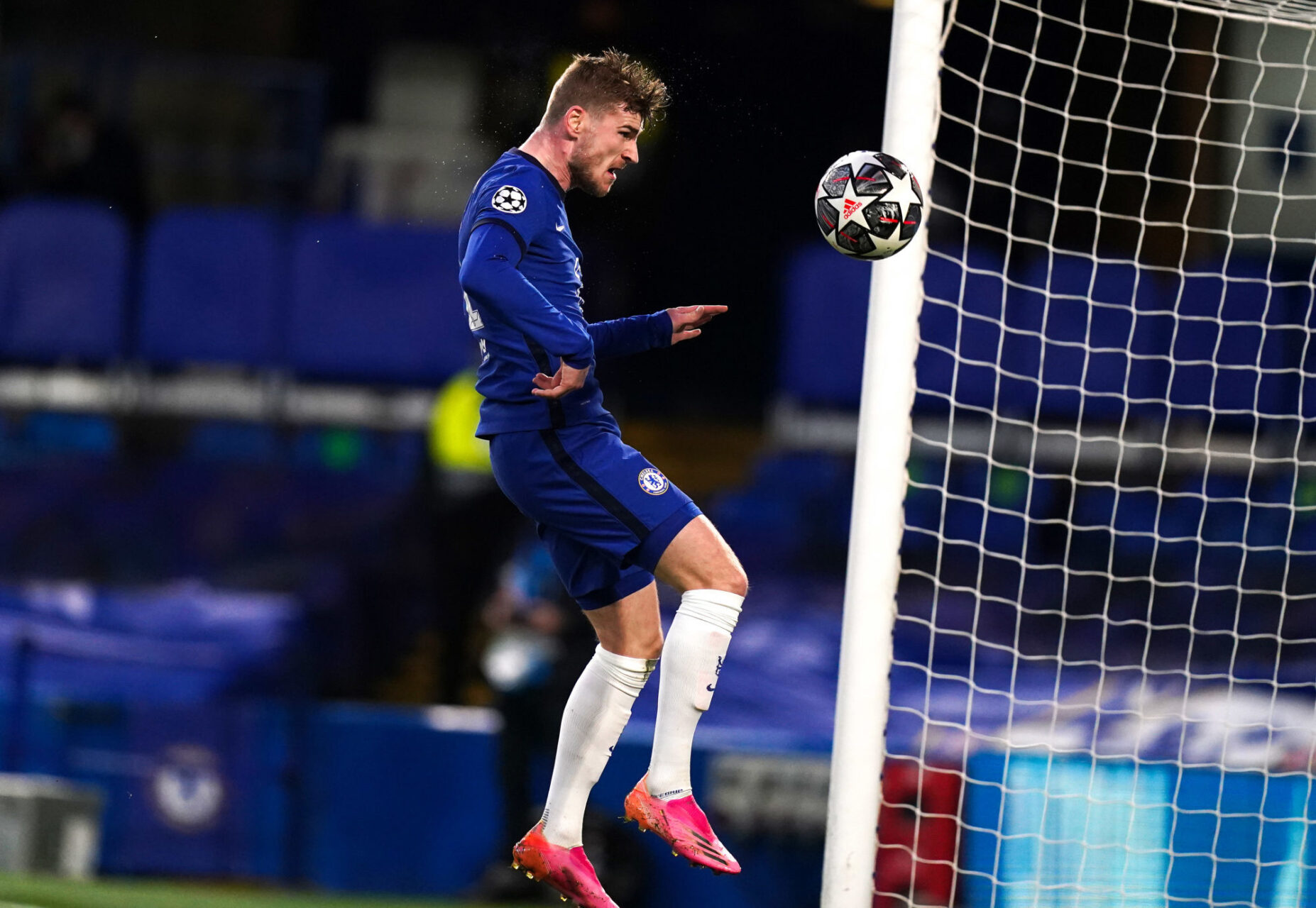 Kai Havertz et Sergio Ramos au duel. Icon Sport