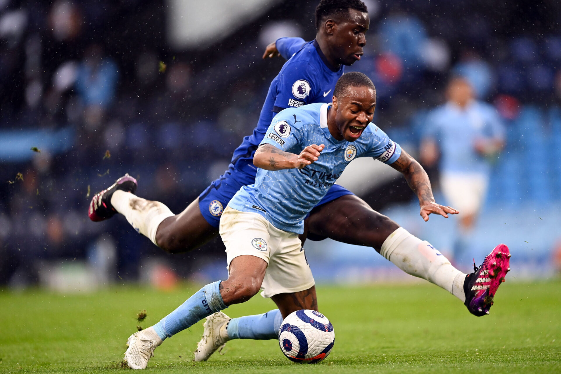 Le Chelsea de Kurt Zouma va tenter de faire tomber le Manchester City de Raheem Sterling (iconsport)