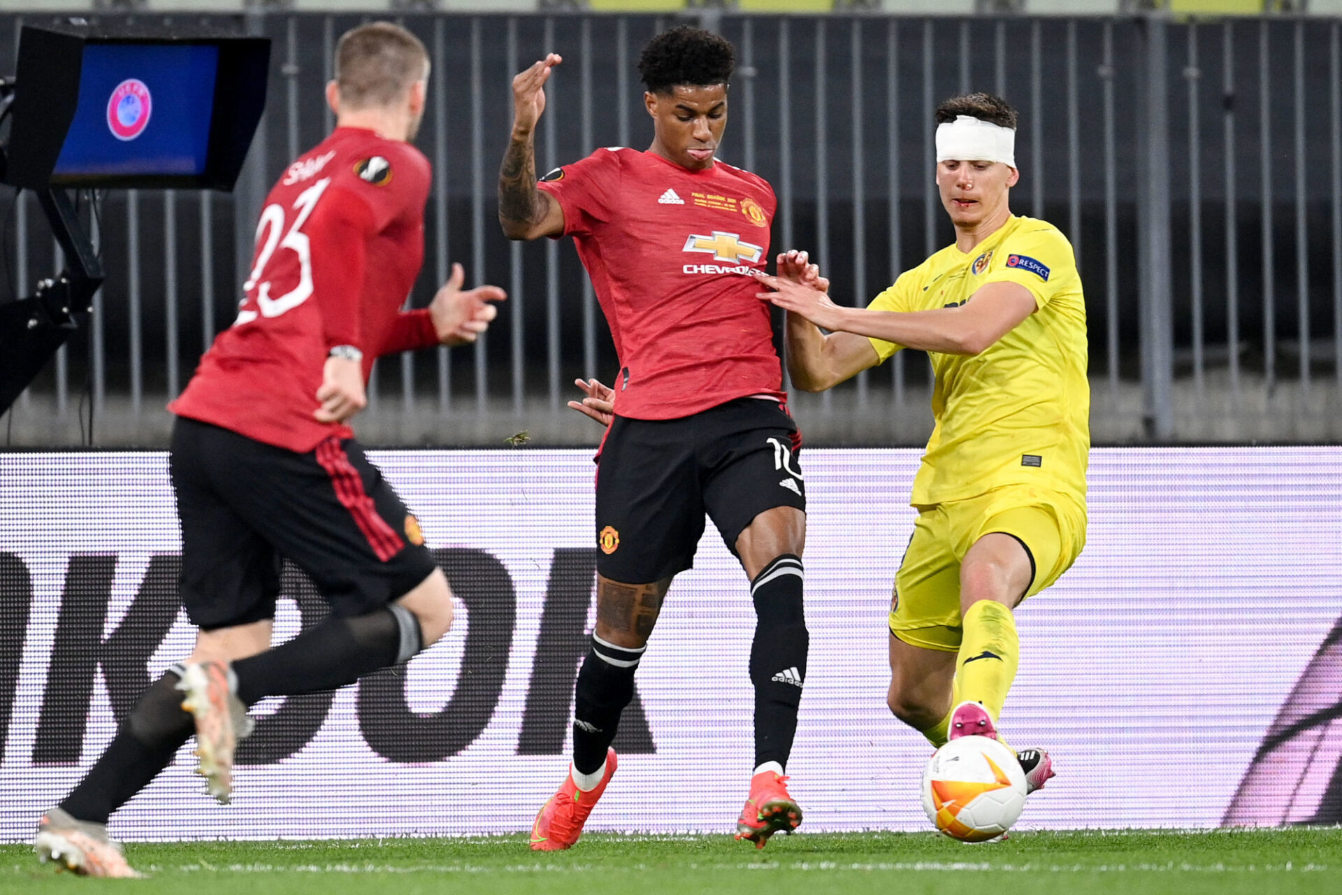 Juan Foyth et Marcus Rashford &agrave; la lutte dans cette finale de Ligue Europa (iconsport)