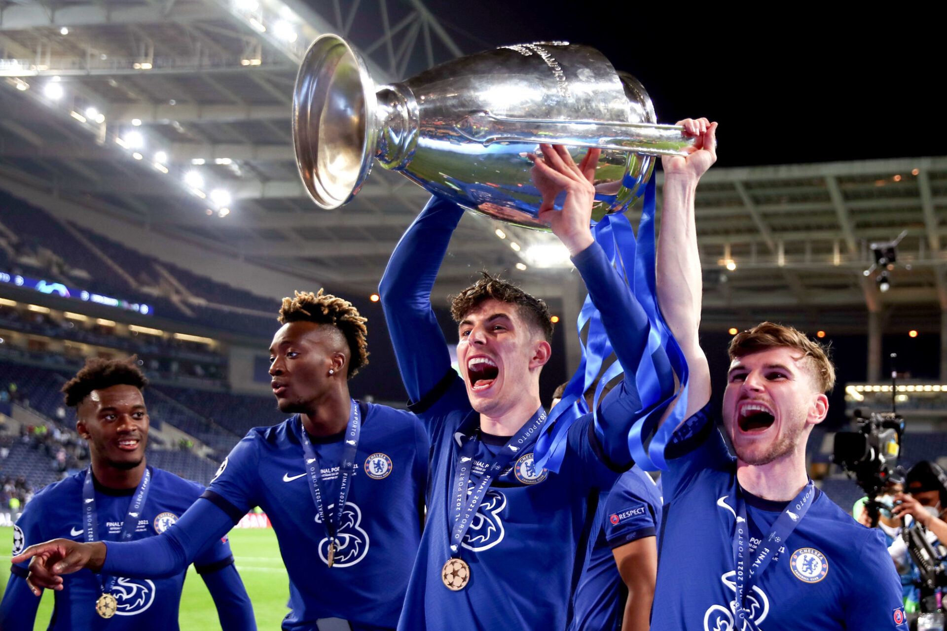 Timo Werner, maladroit devant le but mais précieux dans ses déplacements, ici face à John Stones (iconsport) Timo Werner, maladroit devant le but mais précieux dans ses déplacements, ici face à John Stones (iconsport)