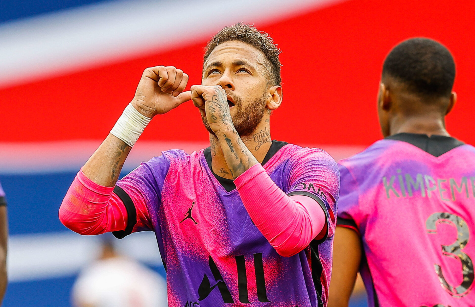 Neymar voit la vie en rose au PSG... au moins jusqu'en 2025. Icon Sport Neymar voit la vie en rose au PSG... au moins jusqu'en 2025. Icon Sport