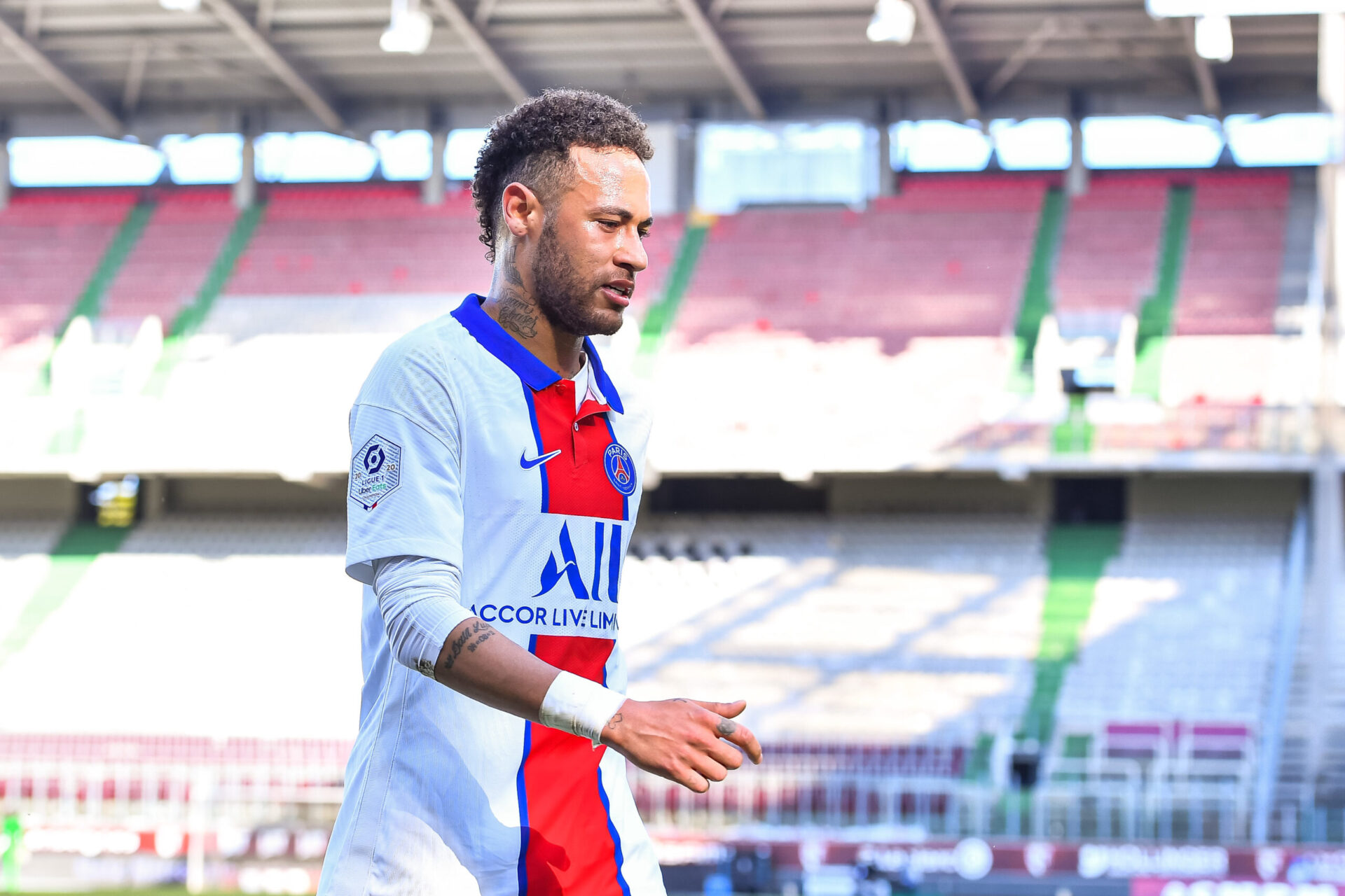 Neymar sera-t-il d&eacute;sign&eacute; meilleur joueur de la saison ? (iconsport)