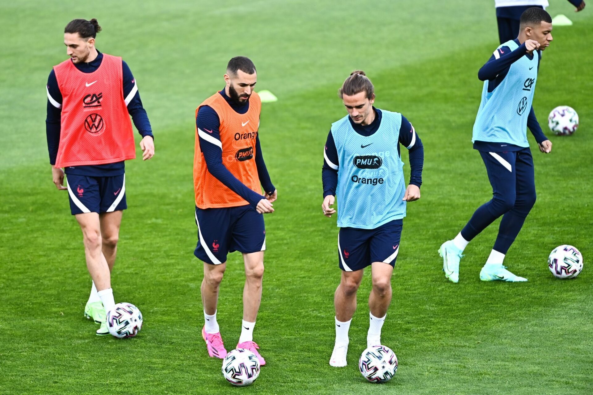 Karim Benzema est heureux de retrouver les Bleus, et &ccedil;a se voit ! Icon Sport