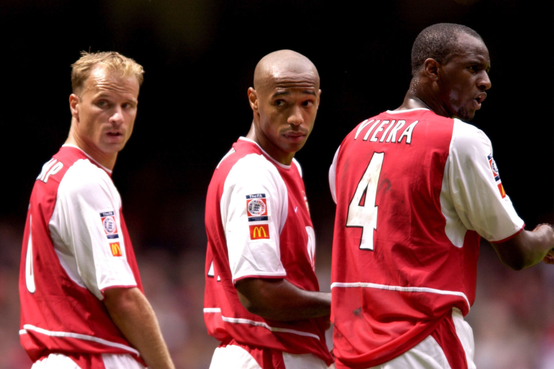 Dennis Bergkamp, Thierry Henry et Patrick Vieira, anciens coéquipiers d'Arsenal, seraient réunis dans le projet de rachat du club / Icon Sport