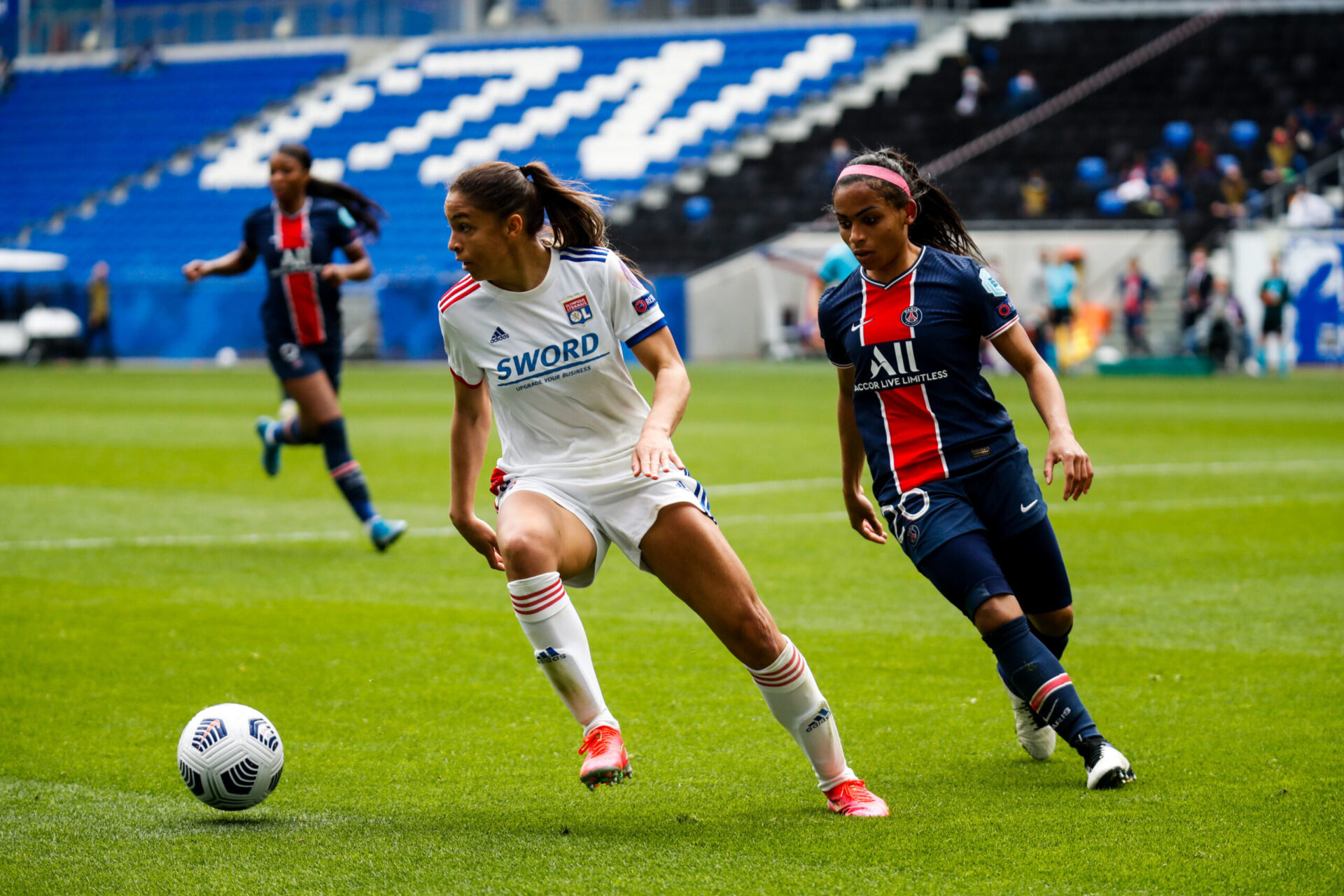 Le match Lyon - Paris ce dimanche pourrait d&eacute;cider du champion de France de D1 (iconsport)