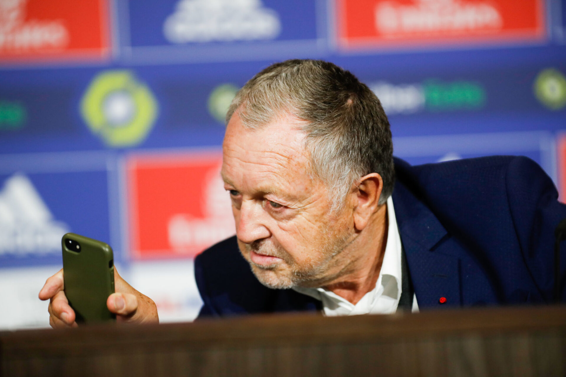 "C'est gentil pour la proposition Jean-Mich, mais je veux jouer la Ligue des Champions. A+, CG" (iconsport)
