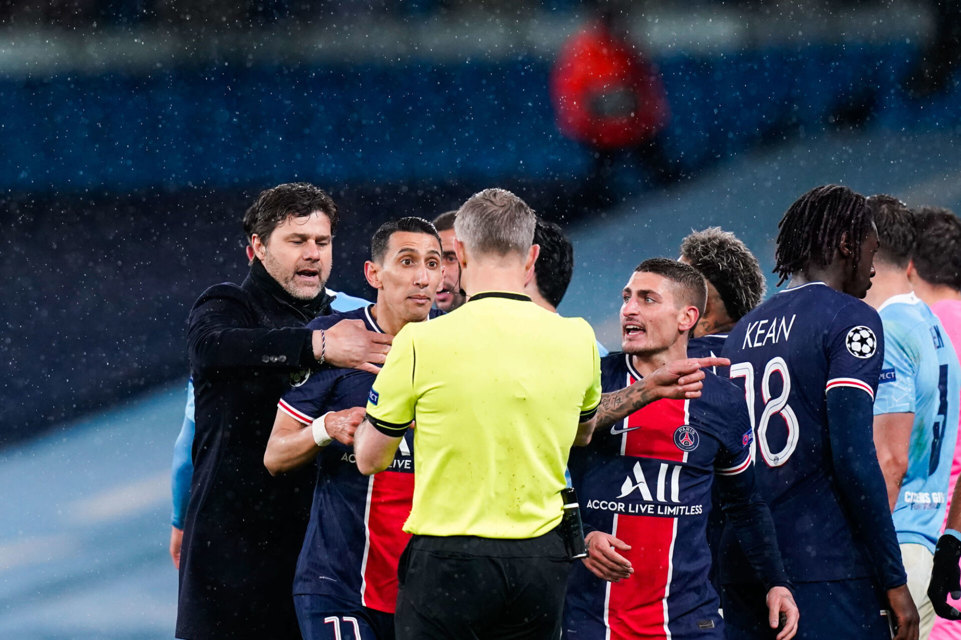 Marco Verratti et Ander Herrera ont accus&eacute; M. Kuipers d'avoir utilis&eacute; un langage insultant envers Verratti lui-m&ecirc;me et Leandro Paredes. Icon Sport