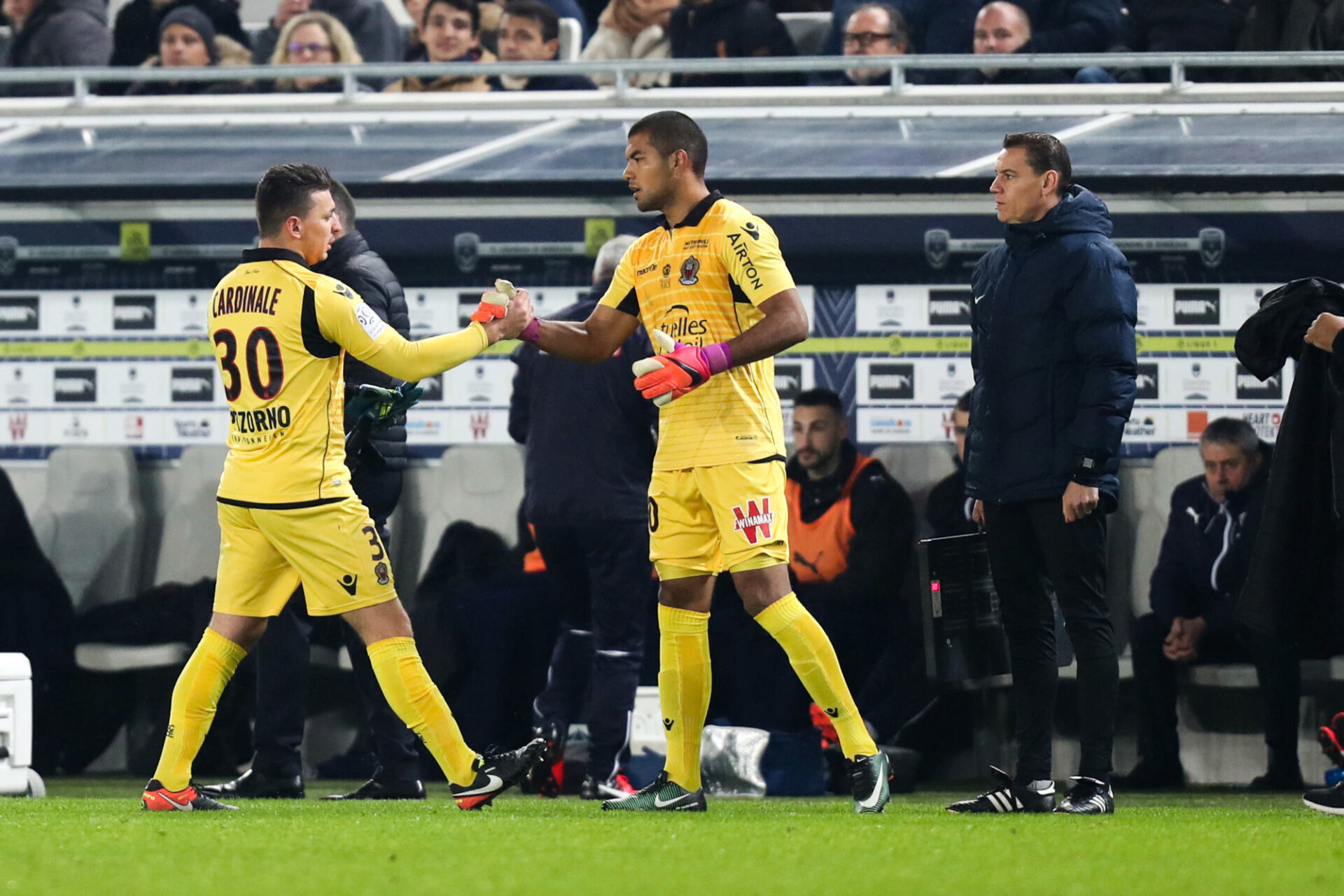 Le n°2 Yoan Cardinale (à gauche) devrait s'en aller tandis que le titulaire Walter Benitez (à droite) devrait rester une saison de plus. Icon Sport Le n°2 Yoan Cardinale (à gauche) devrait s'en aller tandis que le titulaire Walter Benitez (à droite) devrait rester une saison de plus. Icon Sport