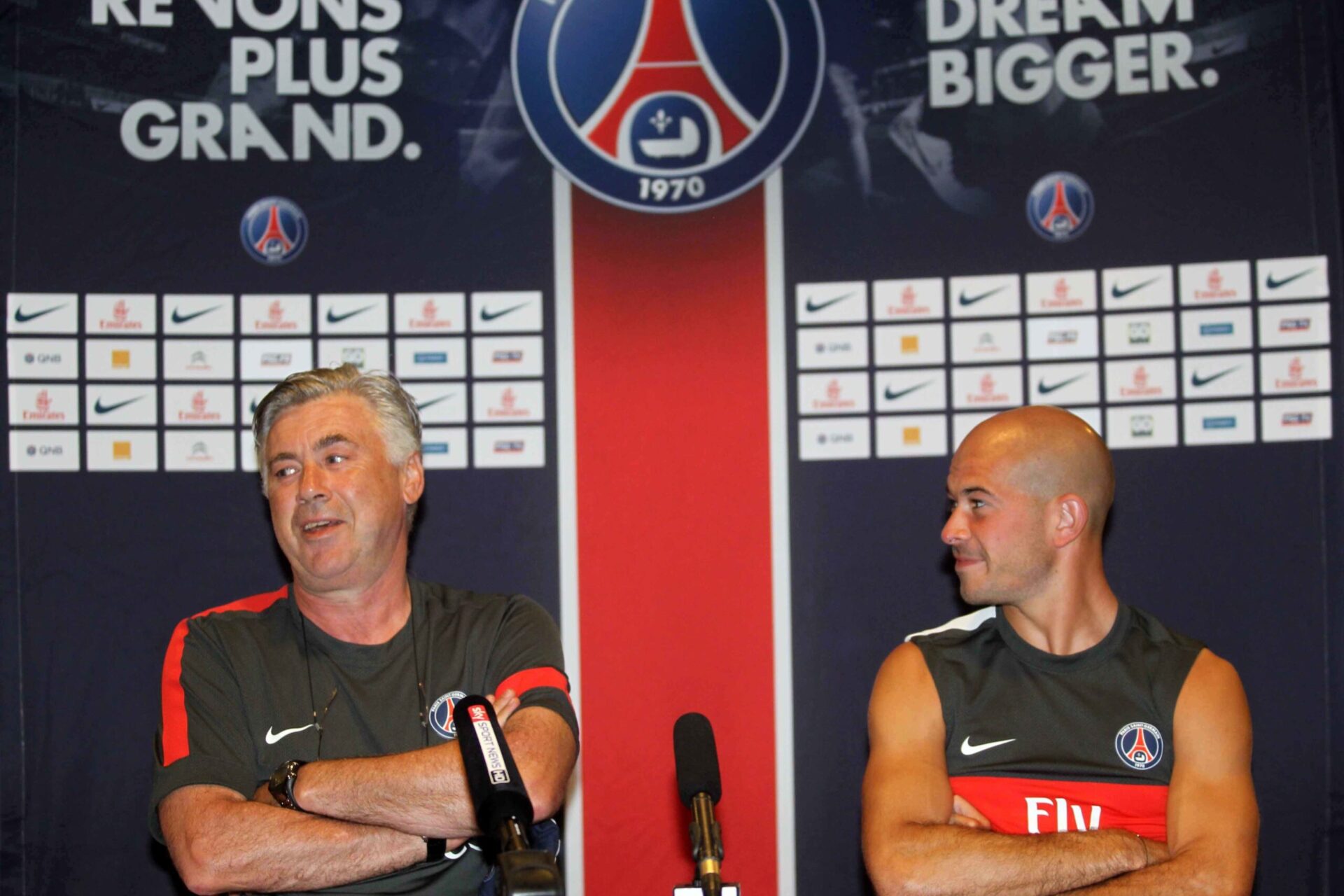 Carlo Ancelotti a été interrogé par Christophe Jallet sur le futur du PSG (iconsport) Carlo Ancelotti a été interrogé par Christophe Jallet sur le futur du PSG (iconsport)
