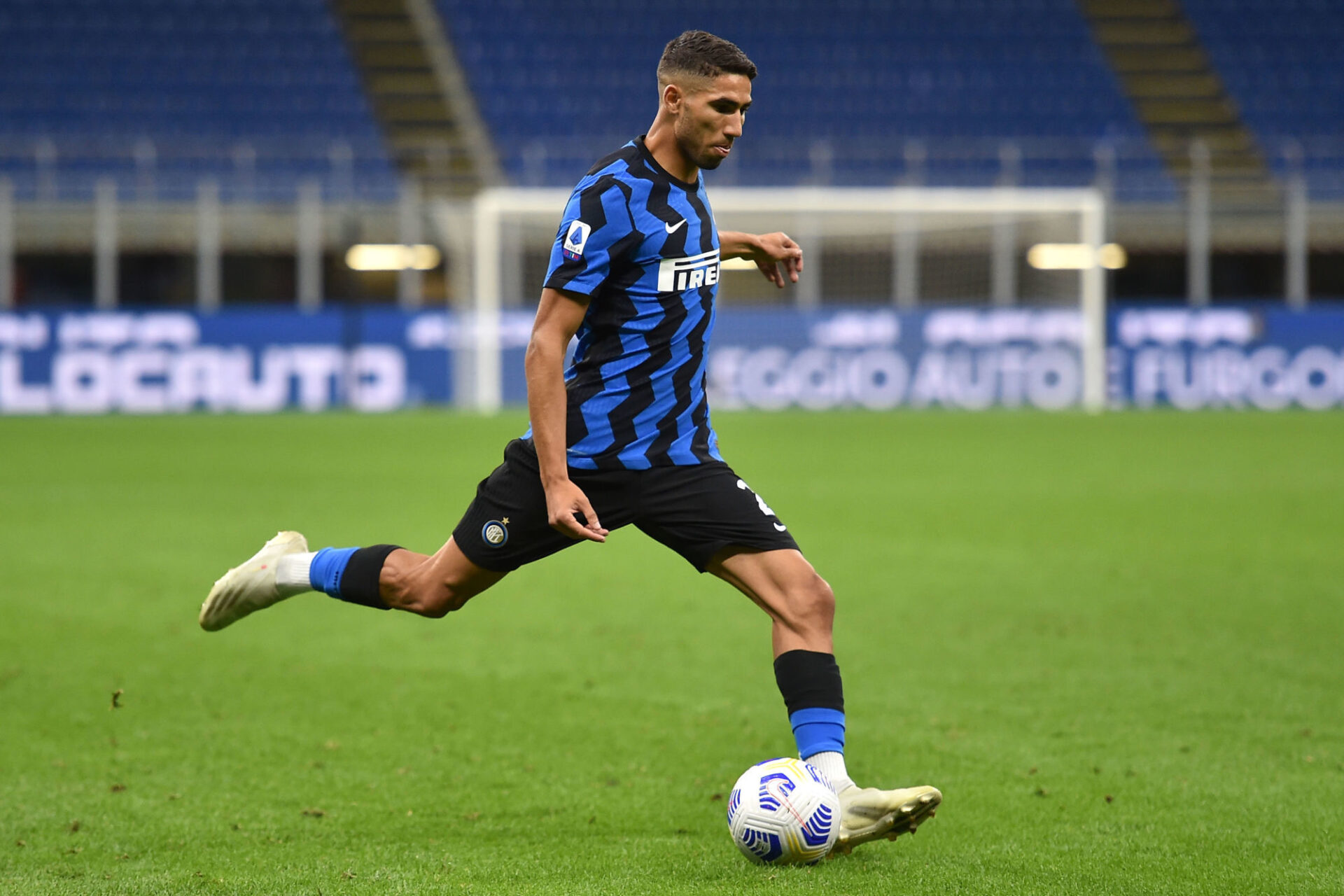 Le PSG et l'Inter Milan négocient actuellement pour le transfert de Achraf Hakimi (iconsport)