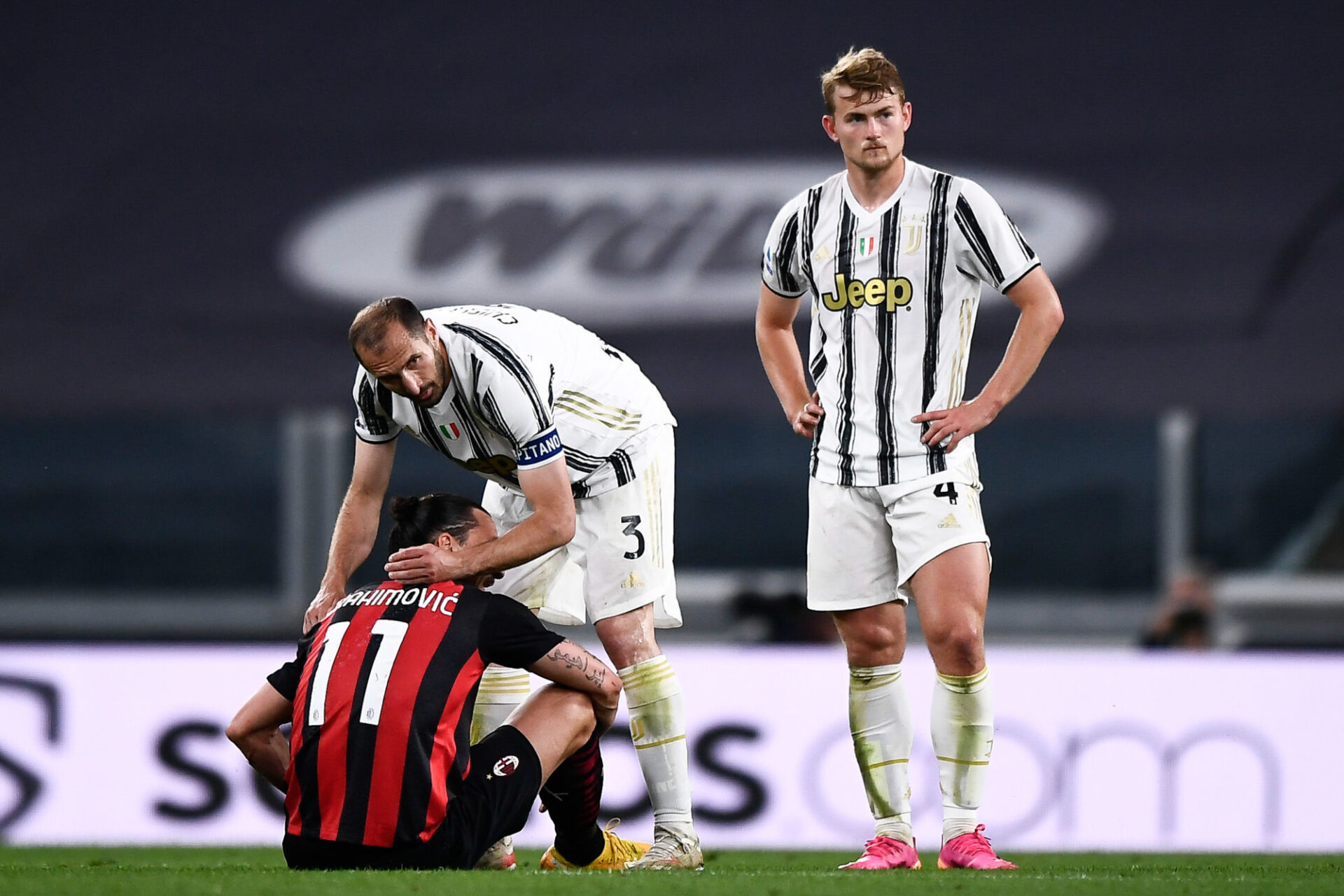 Bless&eacute; face &agrave; la Juventus, Zlatan Ibrahimovic sera absent six semaines (iconsport)