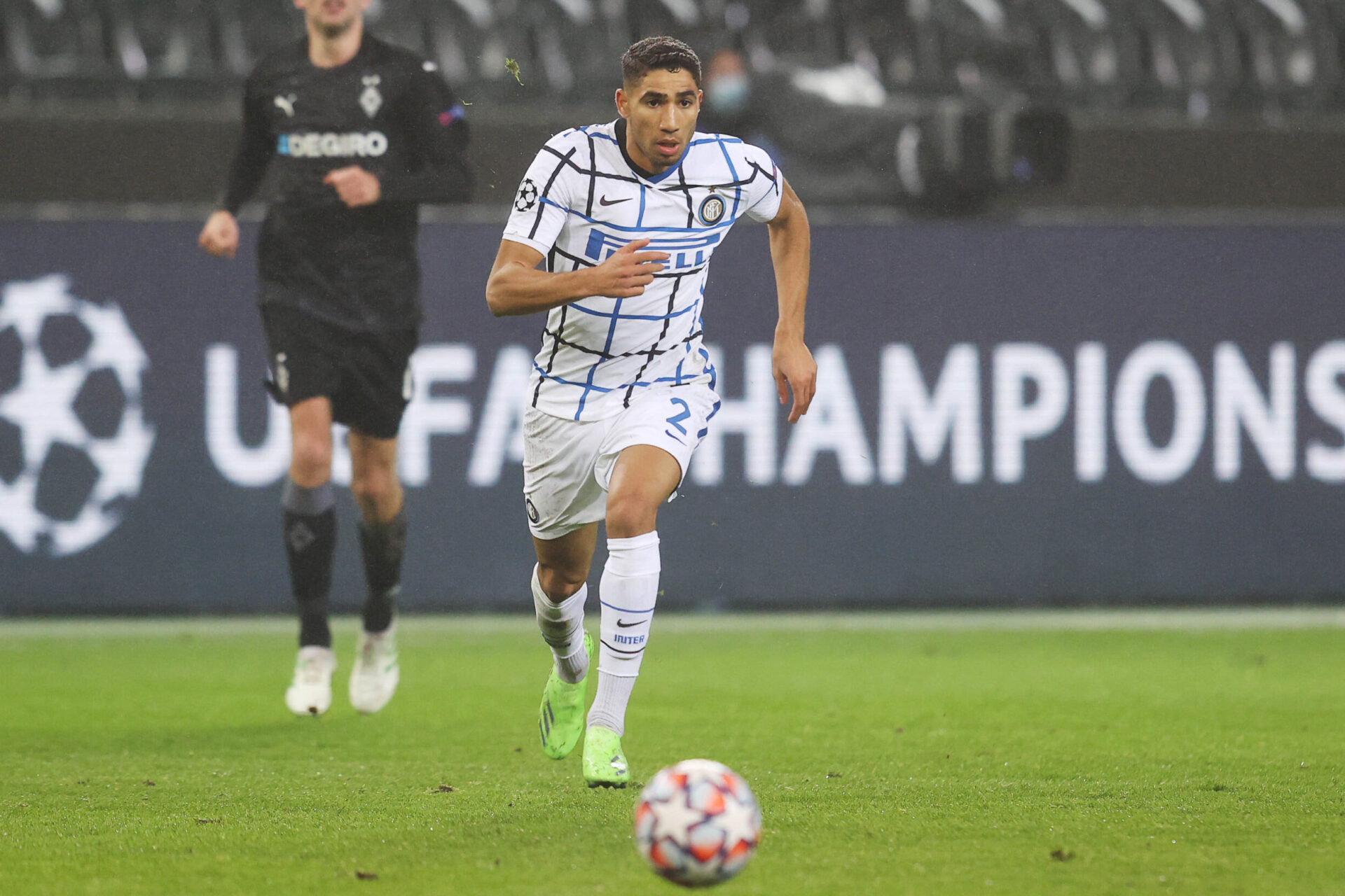 Hakimi pourrait faire l'objet d'un transfert de 70 millions d'euros, bonus compris, entre l'Inter et le PSG (iconsport)