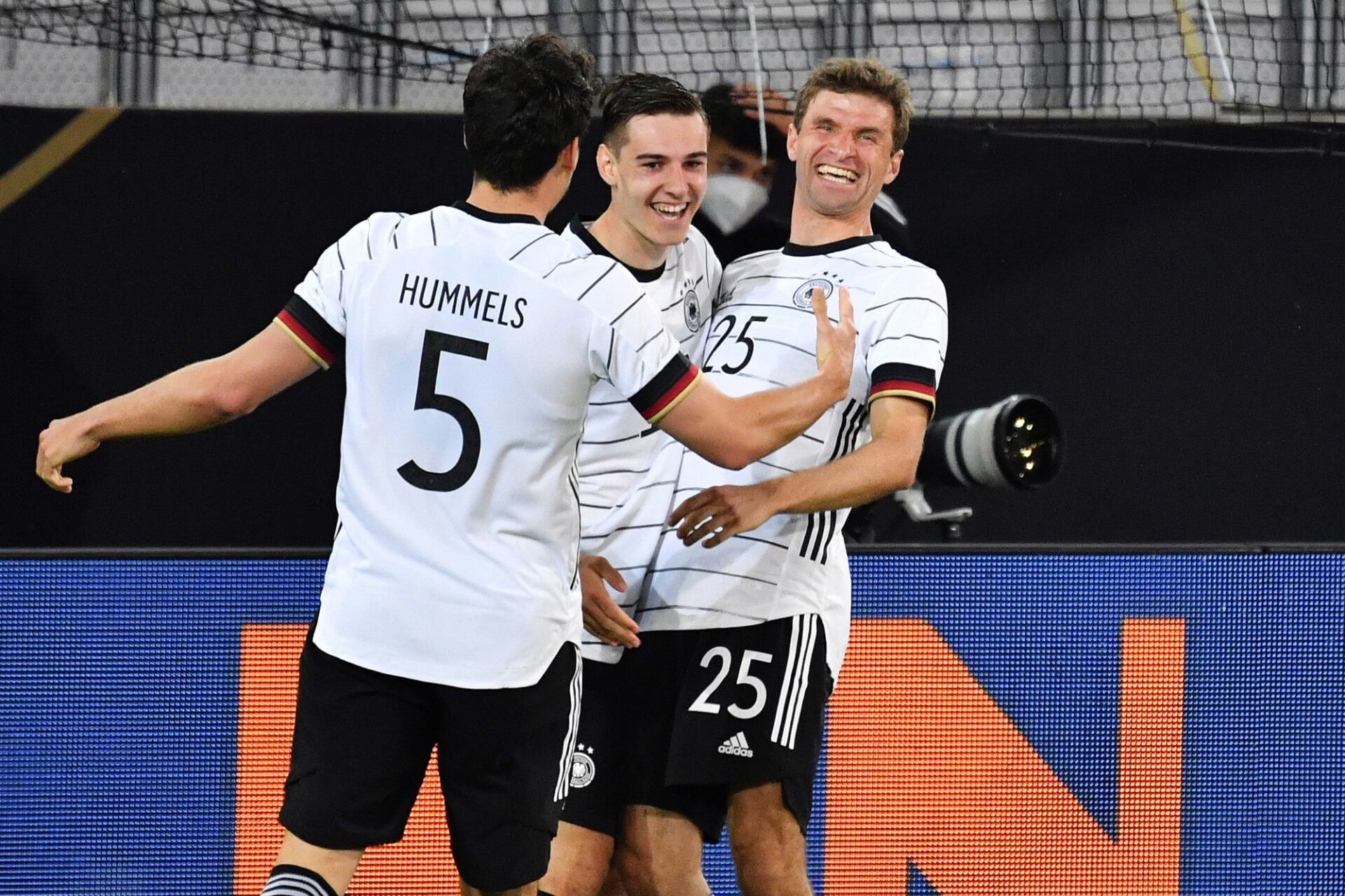 Florian Neuhaus a ouvert le score contre le Danemark et marqu&eacute; son premier but pour l'Allemagne. Icon Sport