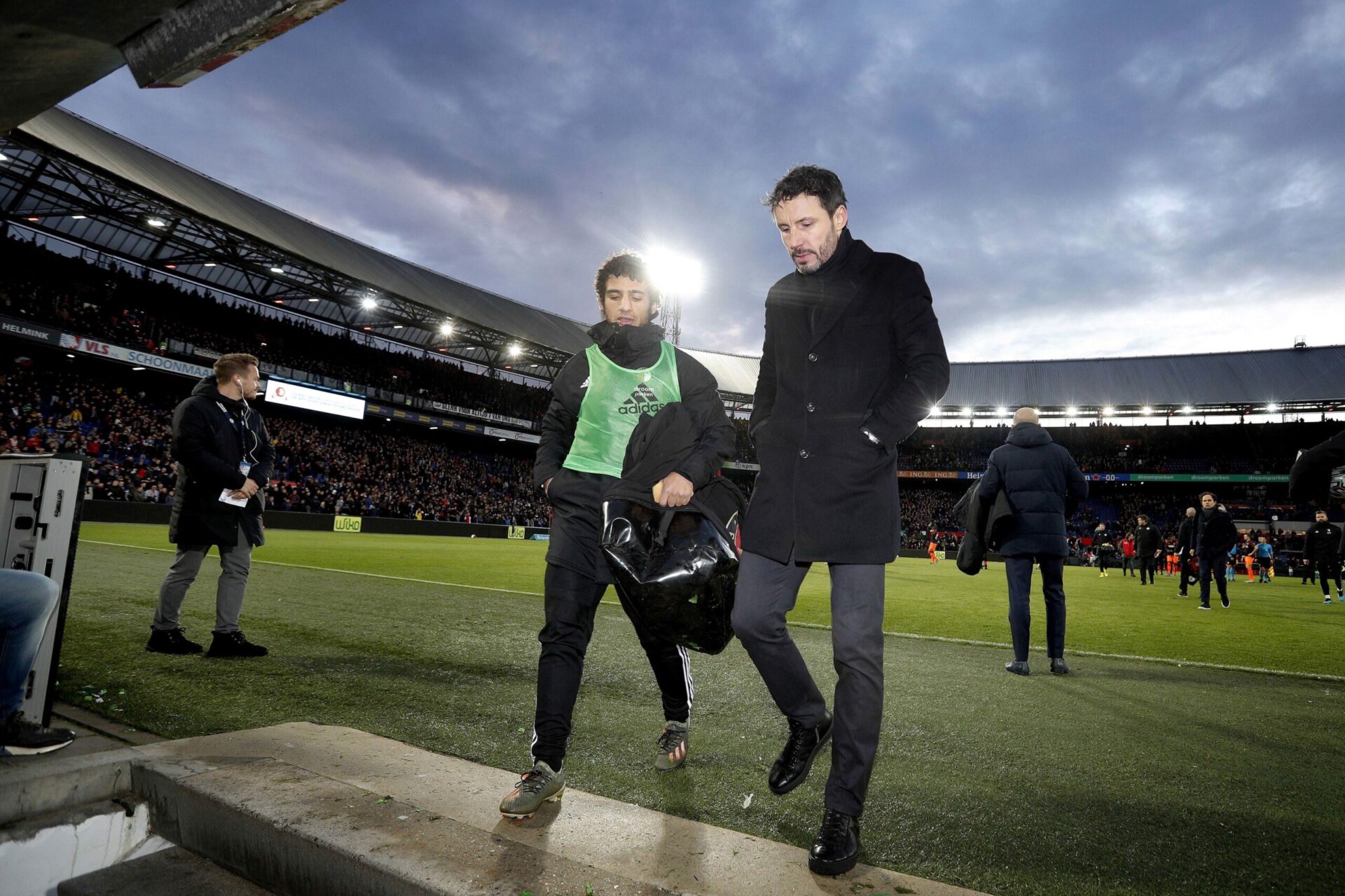 van Bommel va retrouver les bancs de touche (iconsport)