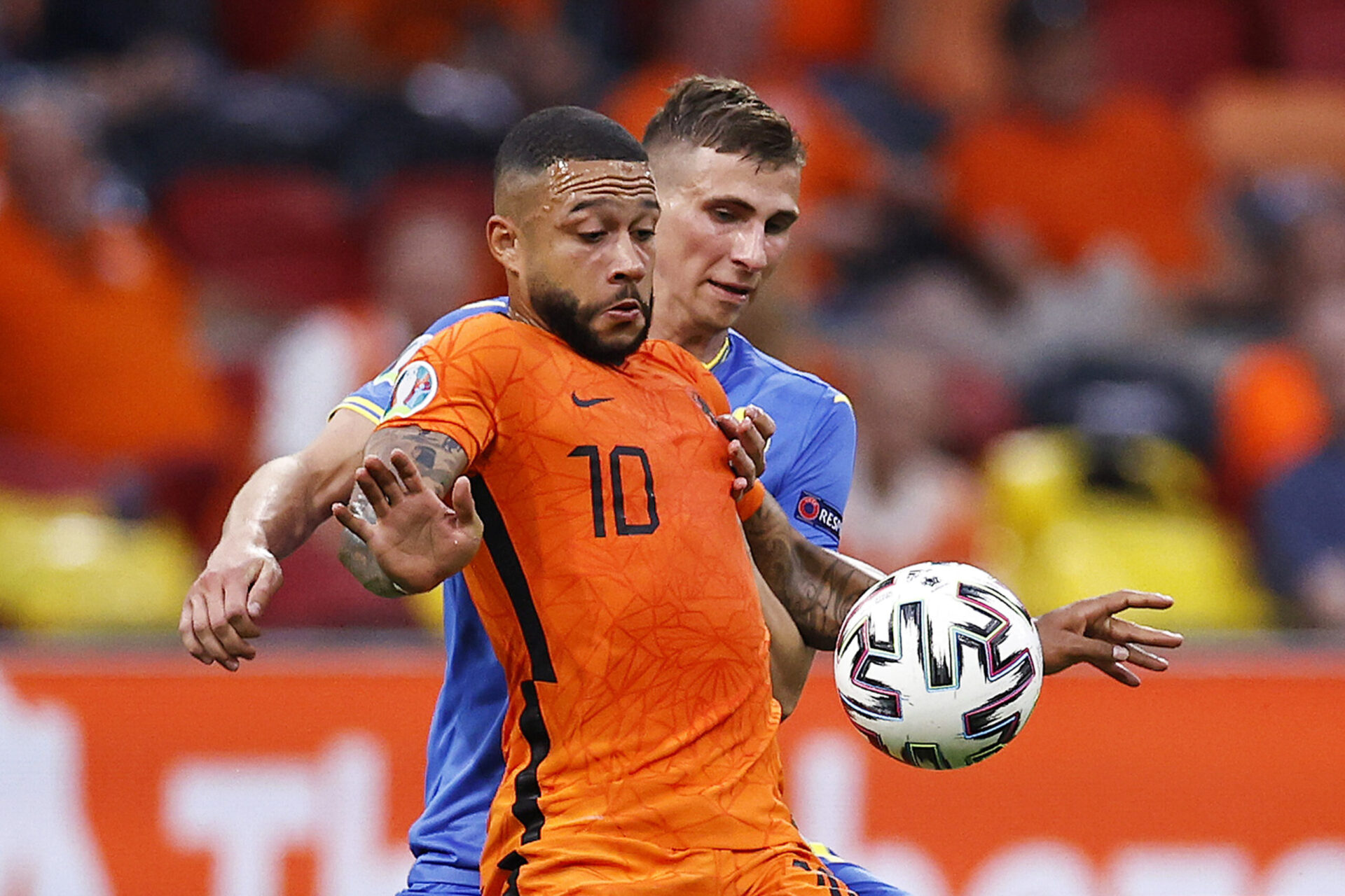 Pr&eacute;sent &agrave; l'Euro avec les Pays-Bas, Depay est en fin de contrat &agrave; Lyon &agrave; la fin du mois. Le N&eacute;erlandais souhaite rejoindre le FC Barcelone (iconsport)
