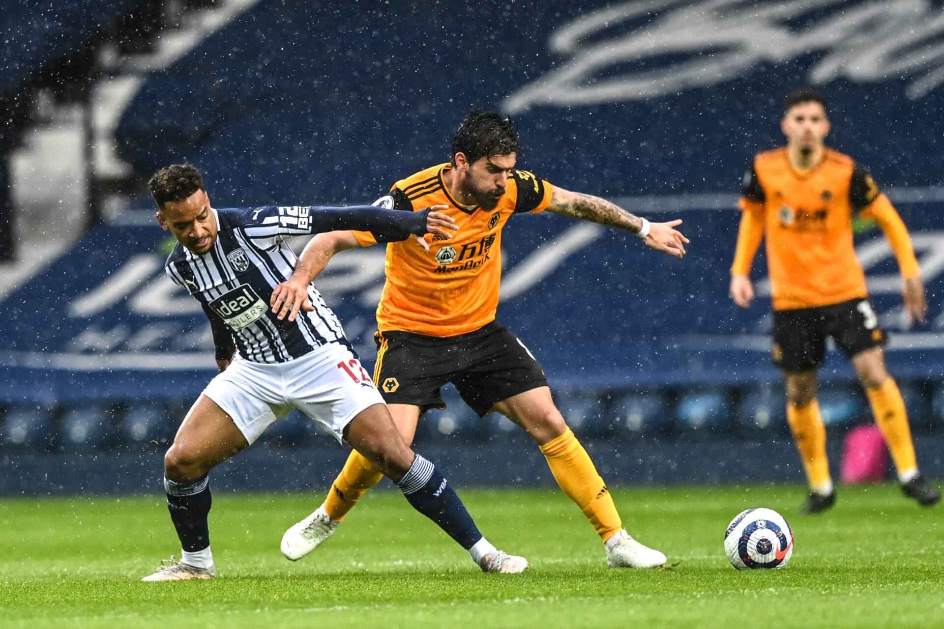Ruben Neves au duel avec Matheus Pereira contre West Bromwich Albion (iconsport)