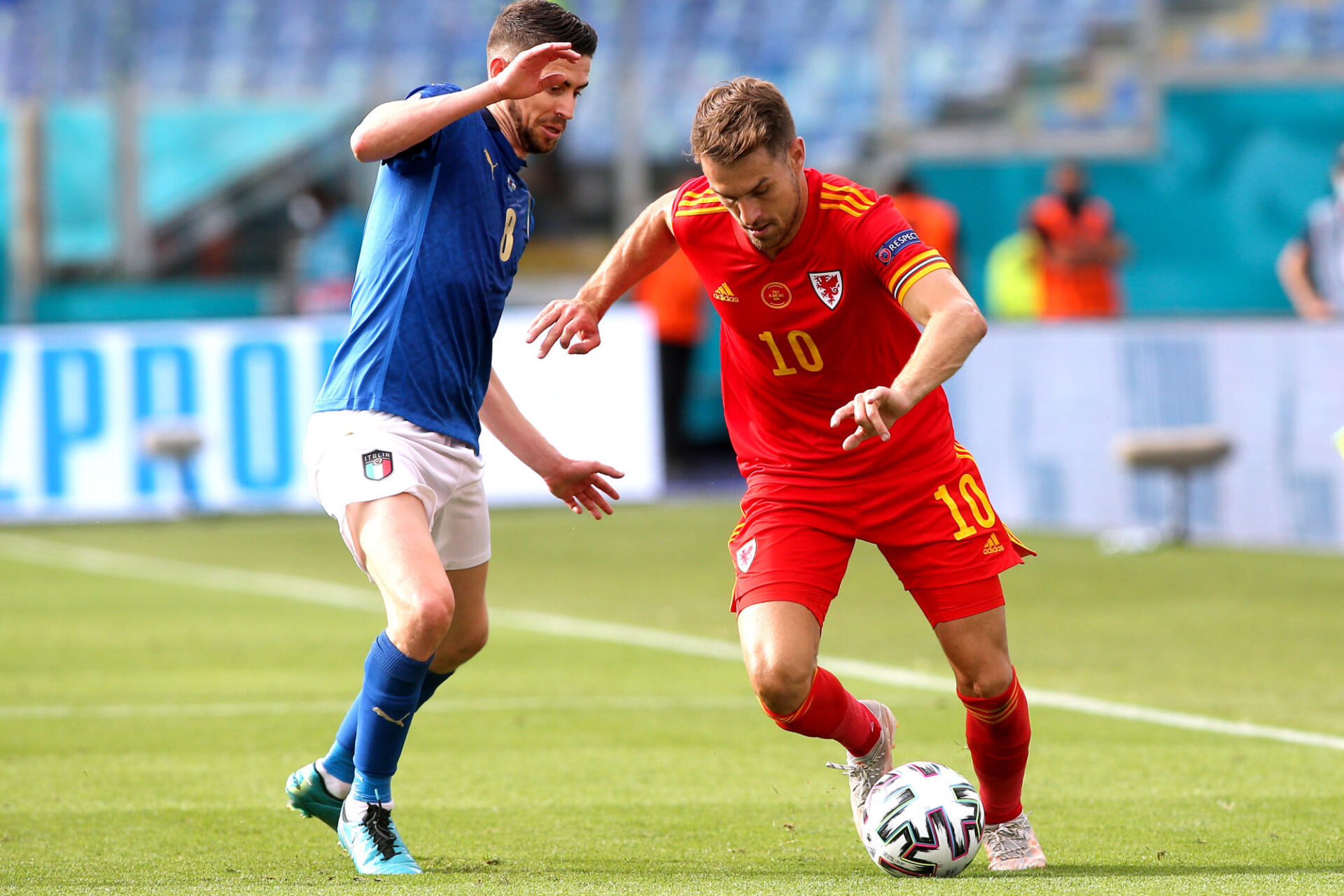 Aaron Ramsey à la lutte avec Jorginho (iconsport) Aaron Ramsey à la lutte avec Jorginho (iconsport)