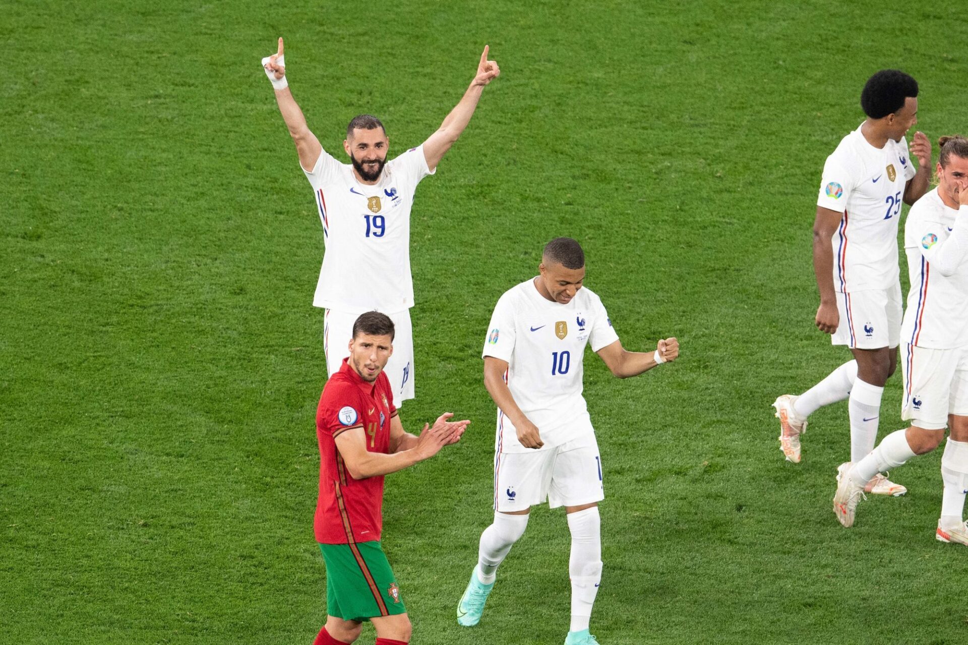 L'omnipr&eacute;sence de Karim Benzema dans les m&eacute;dias a froiss&eacute; les egos de certains cadres de l'&eacute;quipe de France. Icon Sport