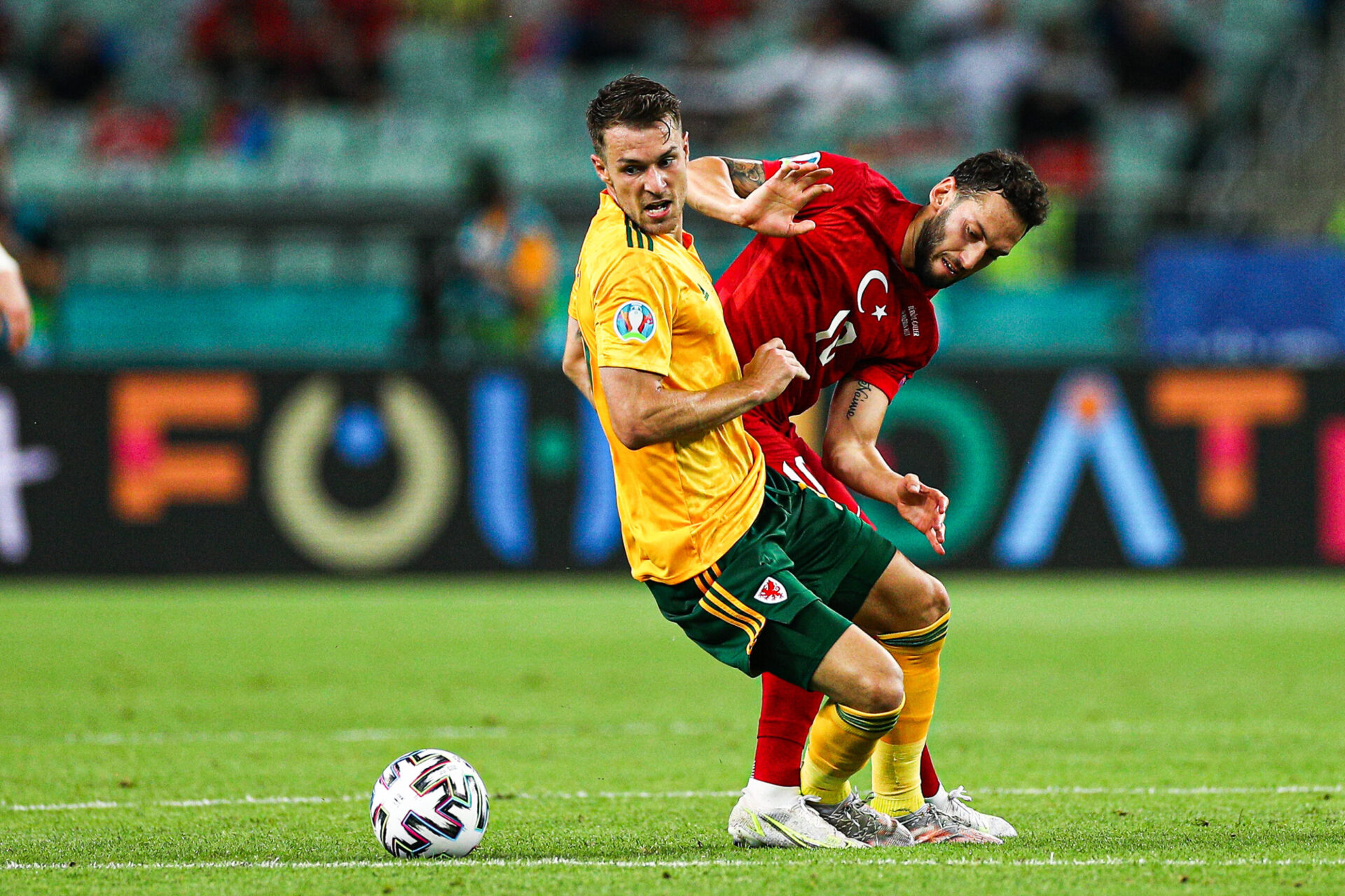 Connor Roberts (à gauche) va se frotter au Danemark en huitièmes de finale, après l'Italie dans le groupe A. Icon Sport Connor Roberts (à gauche) va se frotter au Danemark en huitièmes de finale, après l'Italie dans le groupe A. Icon Sport