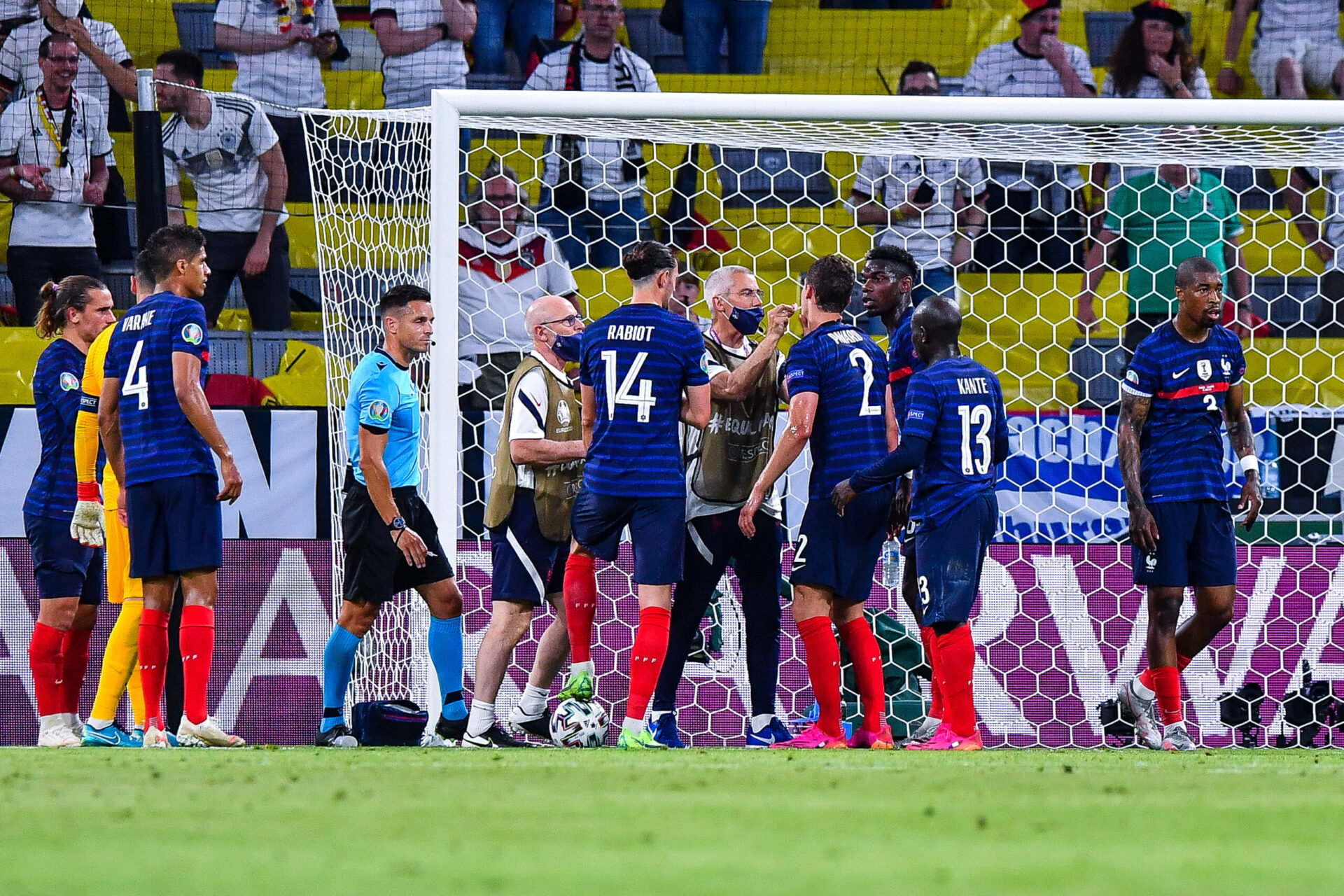 Le protocole commotion de la FIFA est tr&egrave;s l&eacute;ger et fait pol&eacute;mique depuis plusieurs ann&eacute;es - Icon Sport