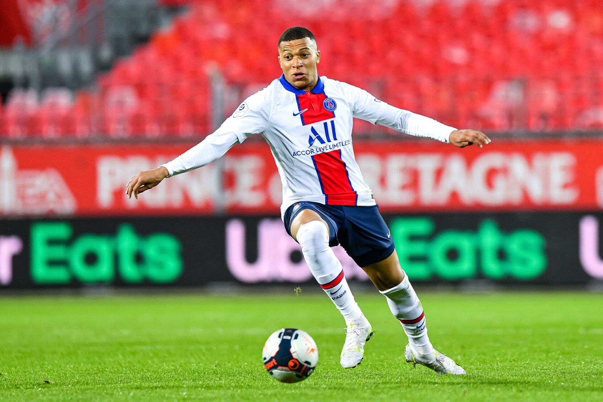 En fin de contrat au PSG en juin 2022, Mbapp&eacute; n'a toujours pas exprim&eacute; ses envies pour la saison &agrave; venir (iconsport)