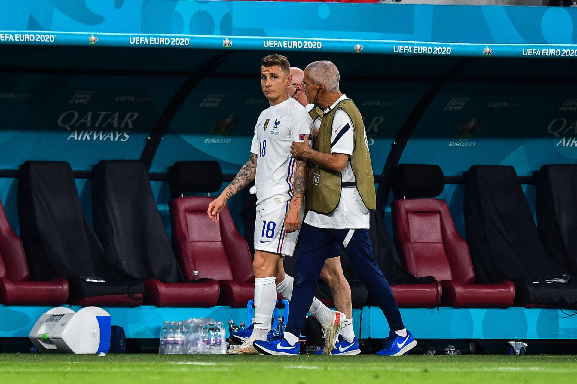 Apr&egrave;s une premi&egrave;re p&eacute;riode difficile contre le Portugal, Hernandez a c&eacute;d&eacute; sa place &agrave; la mi-temps en raison d'une alerte au genou (iconsport)