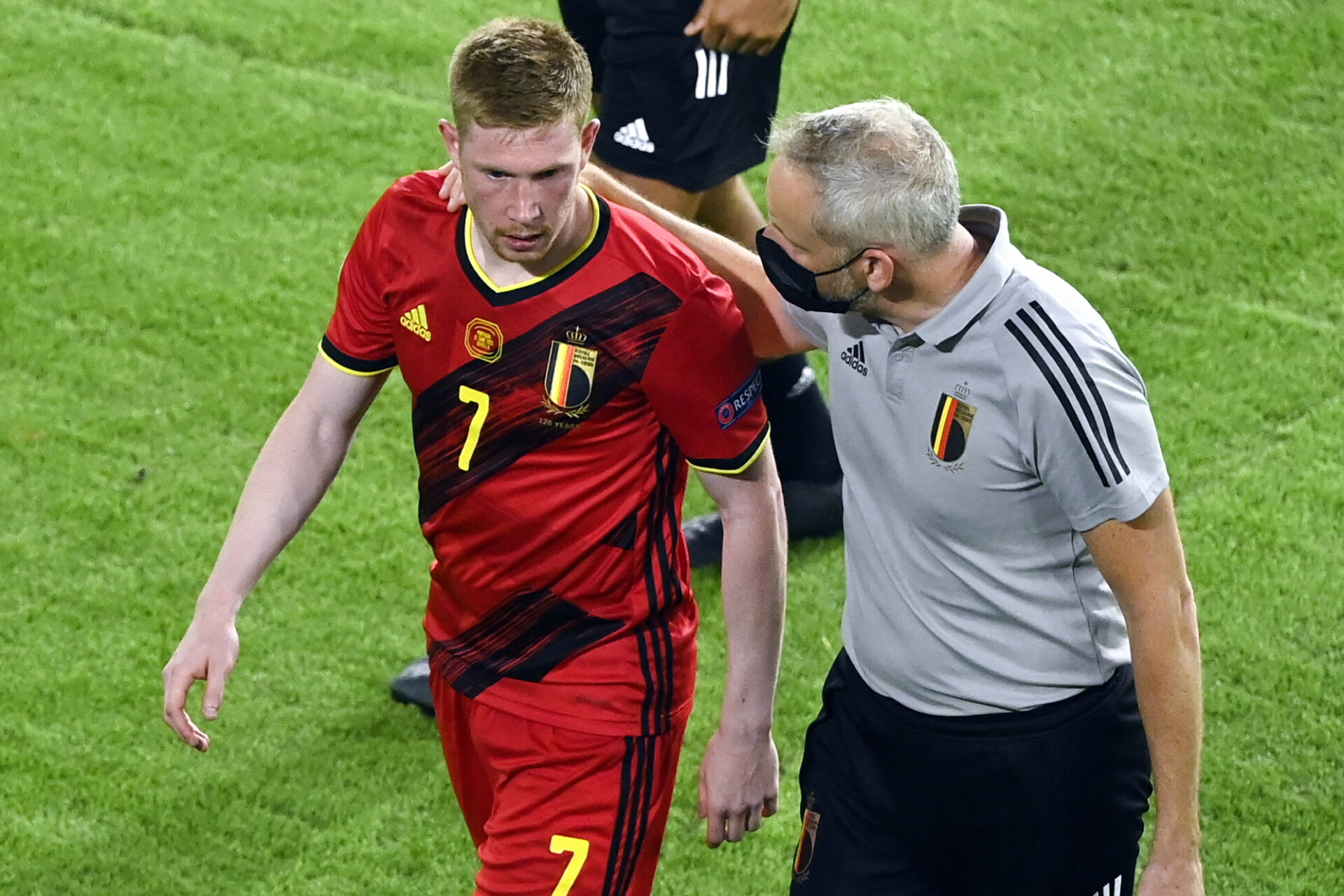 Touch&eacute; &agrave; l'ischio-jambier, Eden Hazard a demand&eacute; &agrave; &ecirc;tre remplac&eacute; &agrave; la 87e minute de Belgique - Portugal ce dimanche (iconsport)