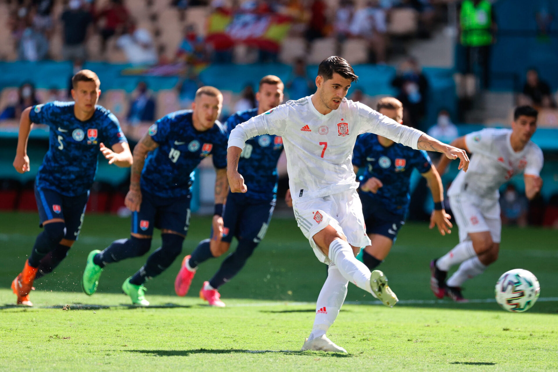 Alvaro Morata a manqu&eacute; son penalty face &agrave; la Slovaquie. Icon Sport