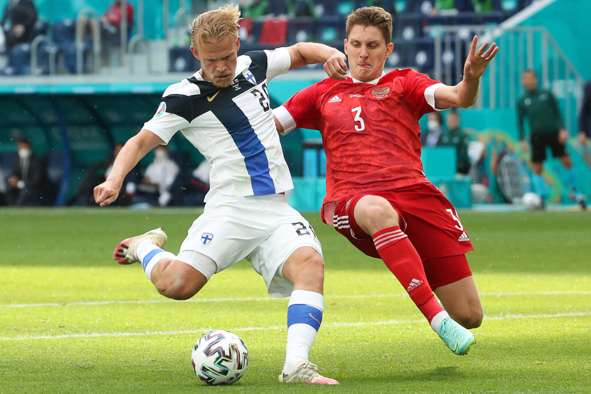 Joel Pohjanpalo a vu son but refus&eacute; pour un hors jeu d&egrave;s la 2&egrave;me minute de jeu. Icon Sport
