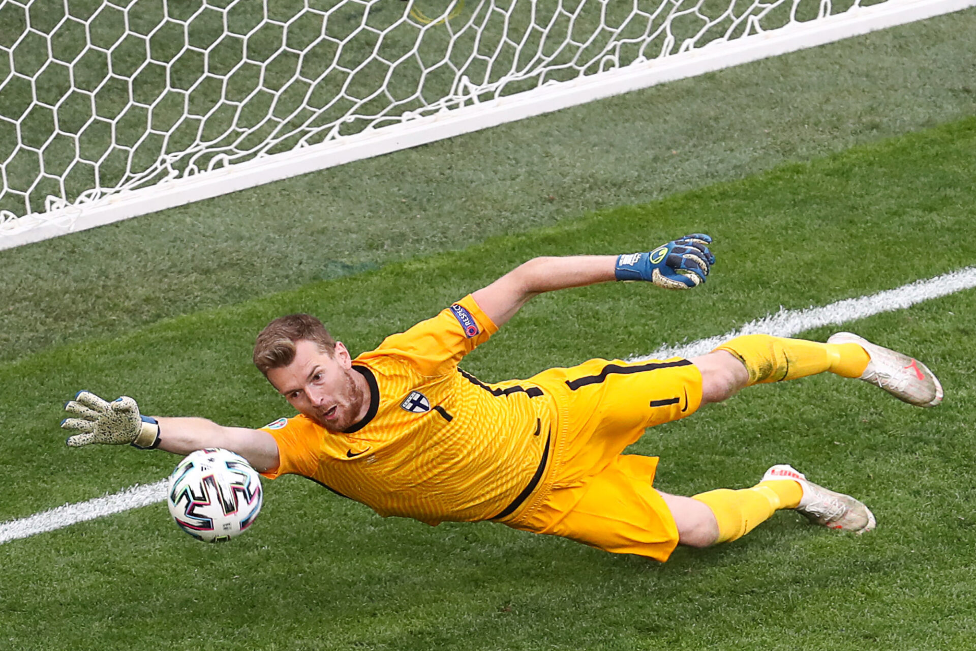 Luk&aacute;&scaron; Hr&aacute;deck&yacute; a fait des miracles avec la Finlande contre le Danemark (1-0). Icon Sport