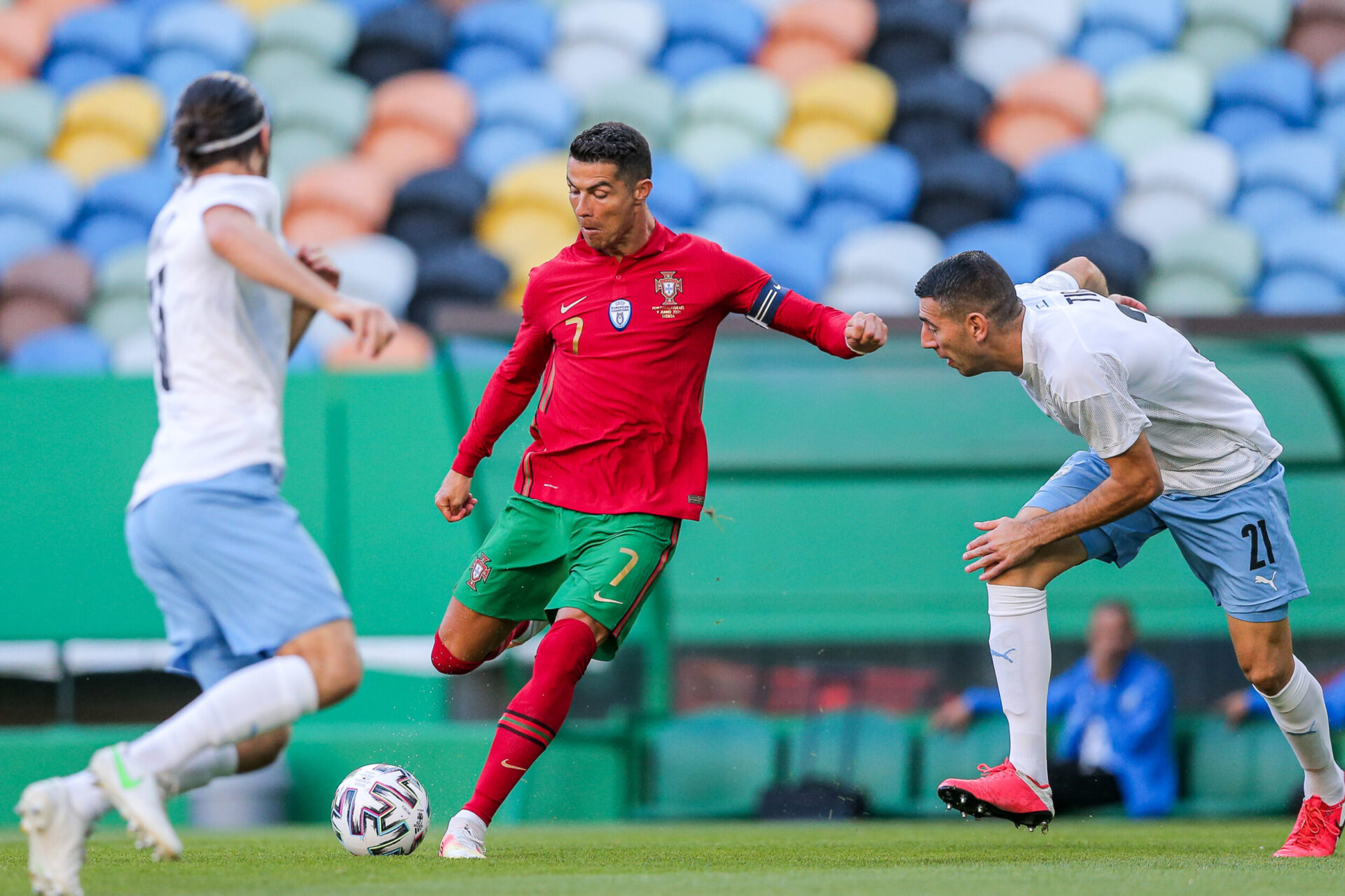 Cristiano Ronaldo va devenir le premier joueur de l'histoire &agrave; disputer 5 Euro (iconsport)