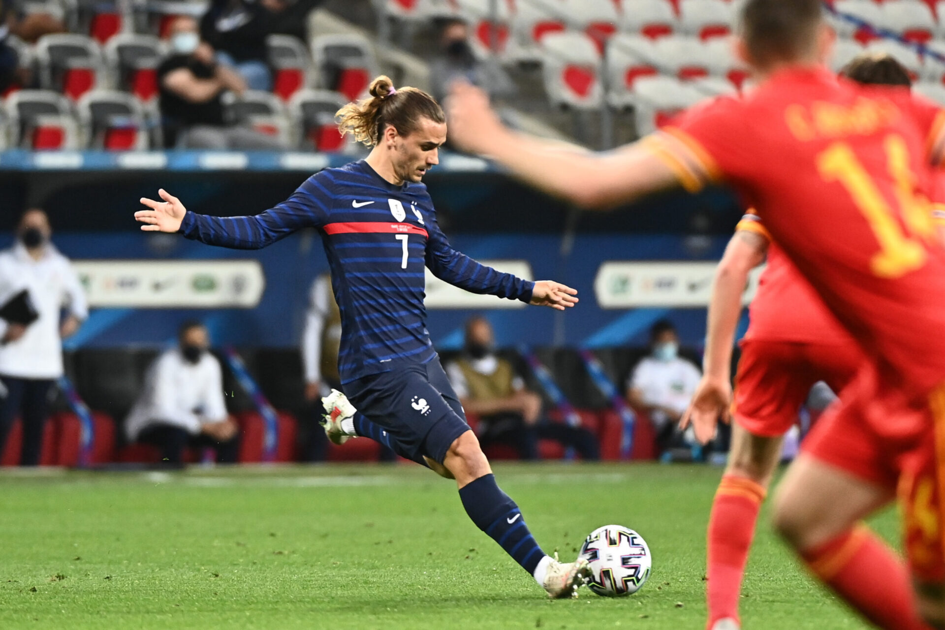 S'il a tir&eacute; (et loup&eacute;) le penalty des Bleus contre le Pays de Galles mercredi, Karim Benzema ne sera pas premier dans la hi&eacute;rarchie des tireurs cet &eacute;t&eacute; (iconsport)